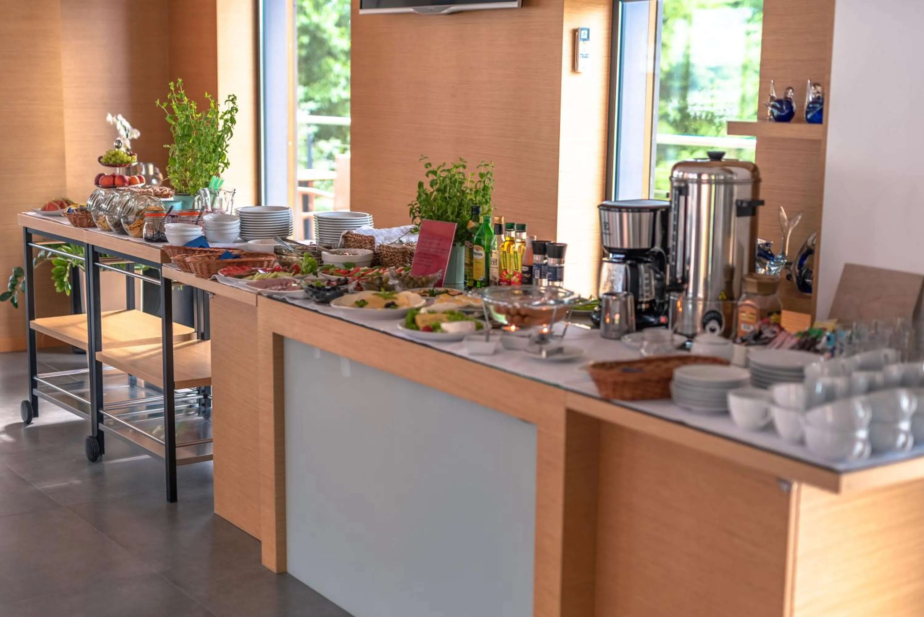 Food and drinks in Marina Nawigator