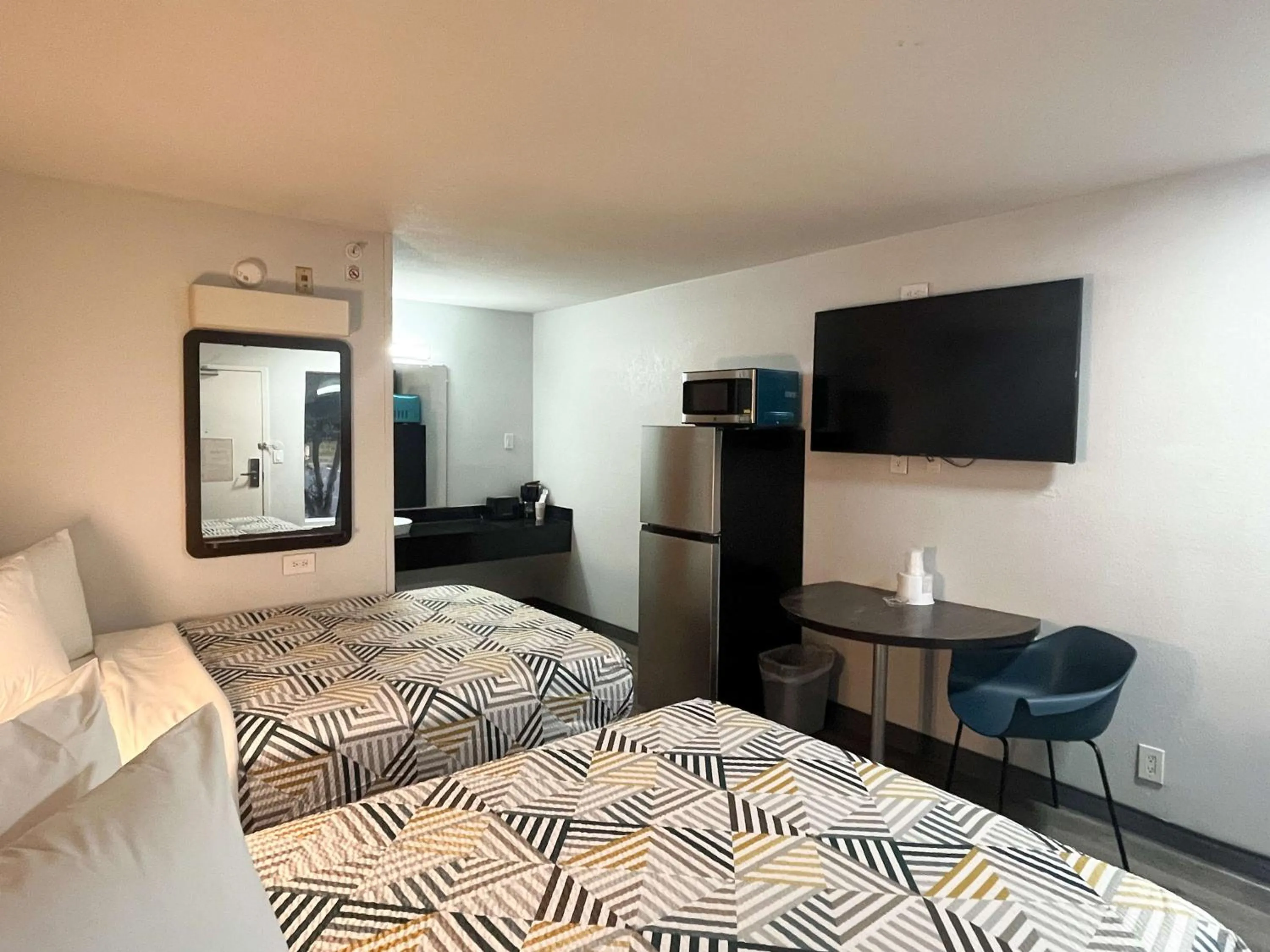 Bedroom, Bed in Studio 6 Augusta, GA