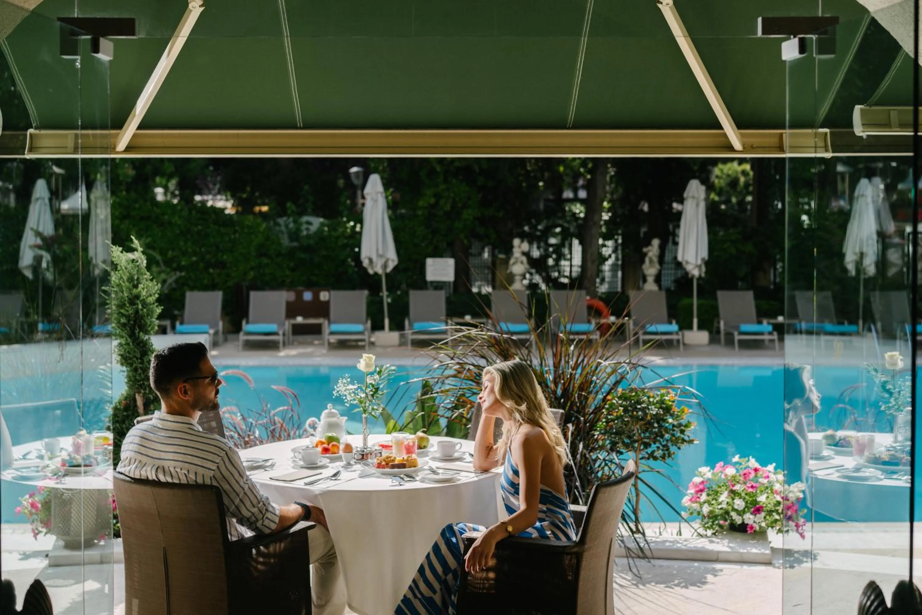 Restaurant/places to eat in Rodos Park