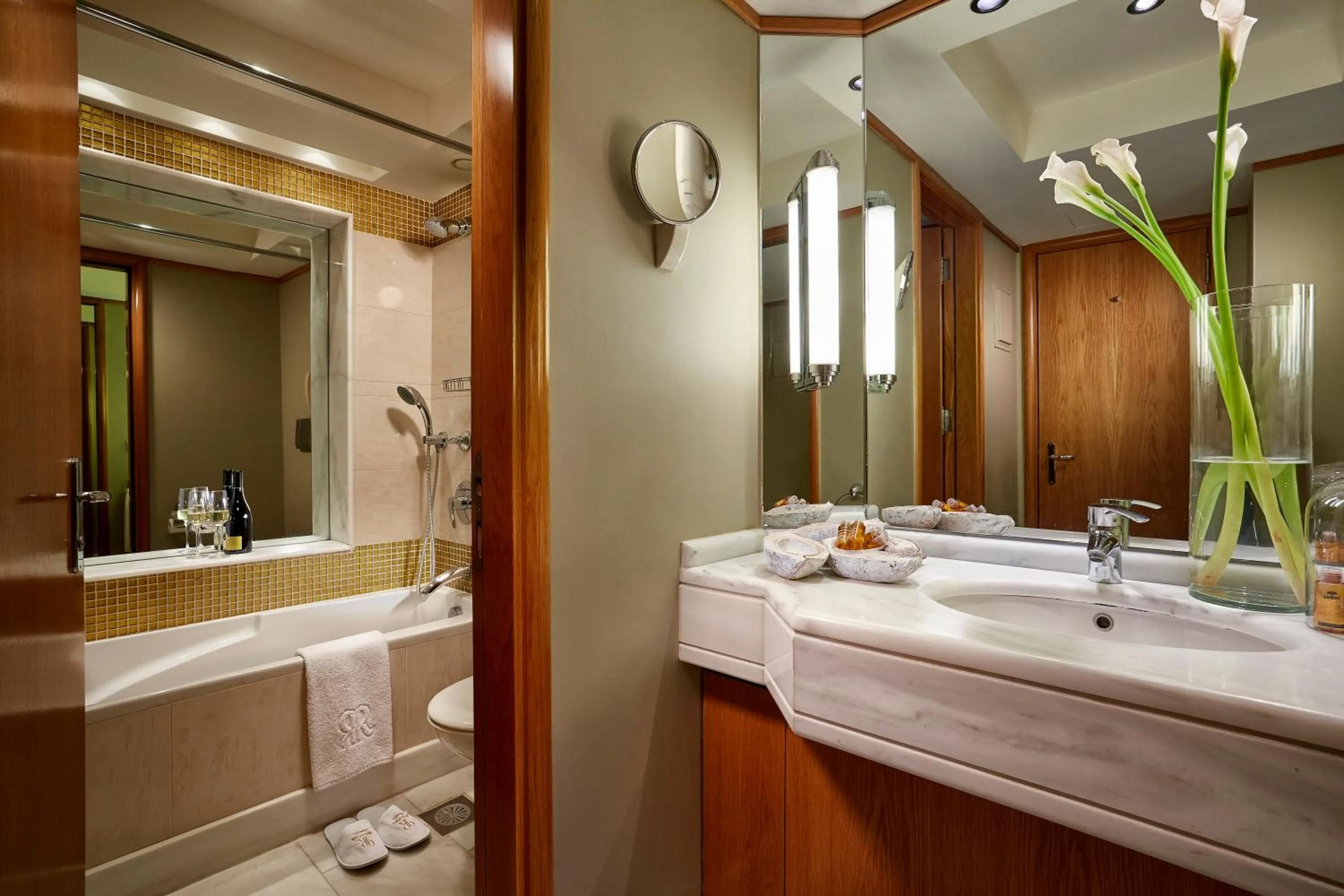 Bathroom in Rodos Park