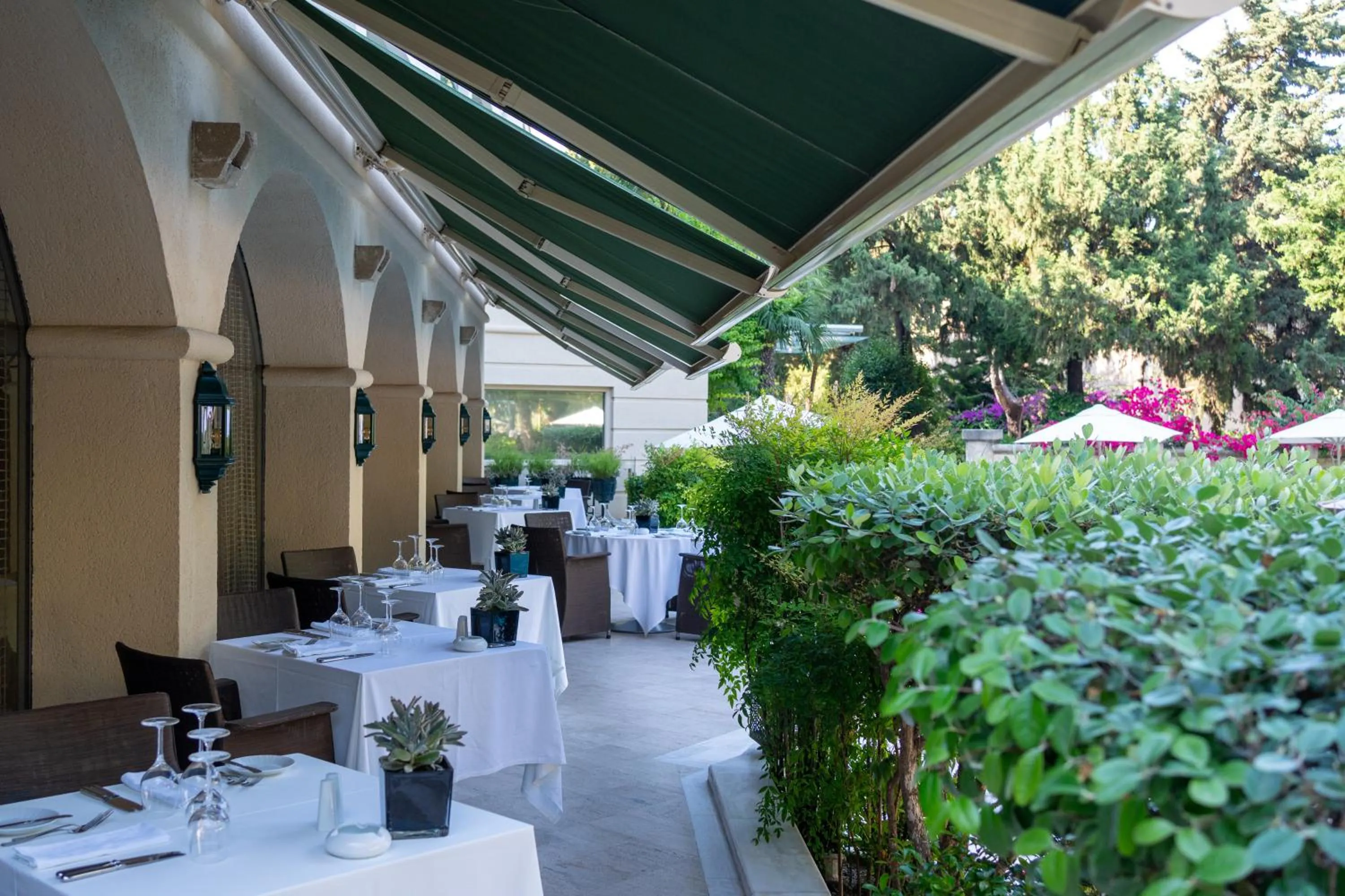 Restaurant/places to eat in Rodos Park