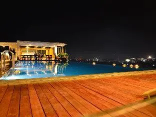 Swimming pool in Student Park Hotel