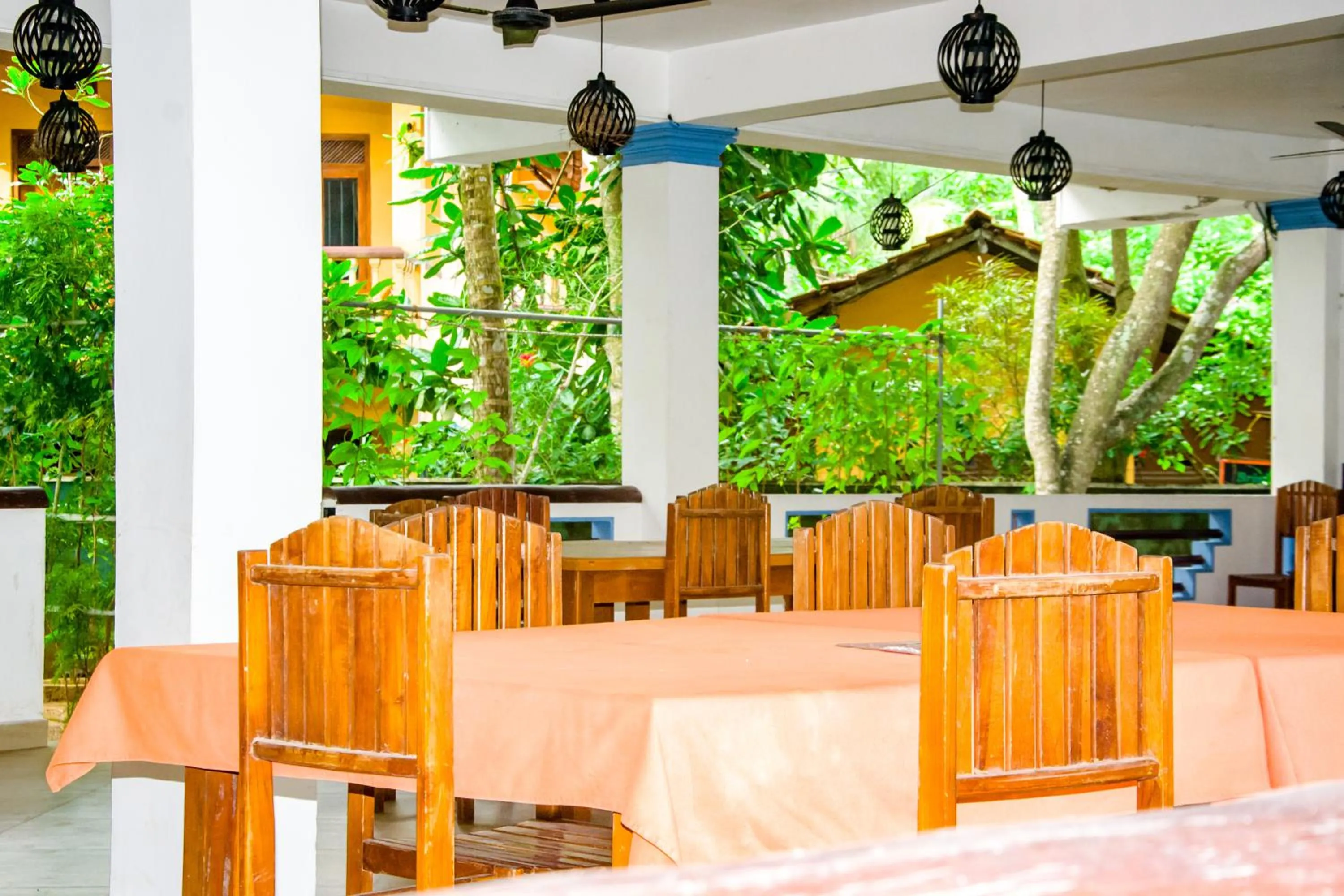 Restaurant/places to eat in No Name Rest