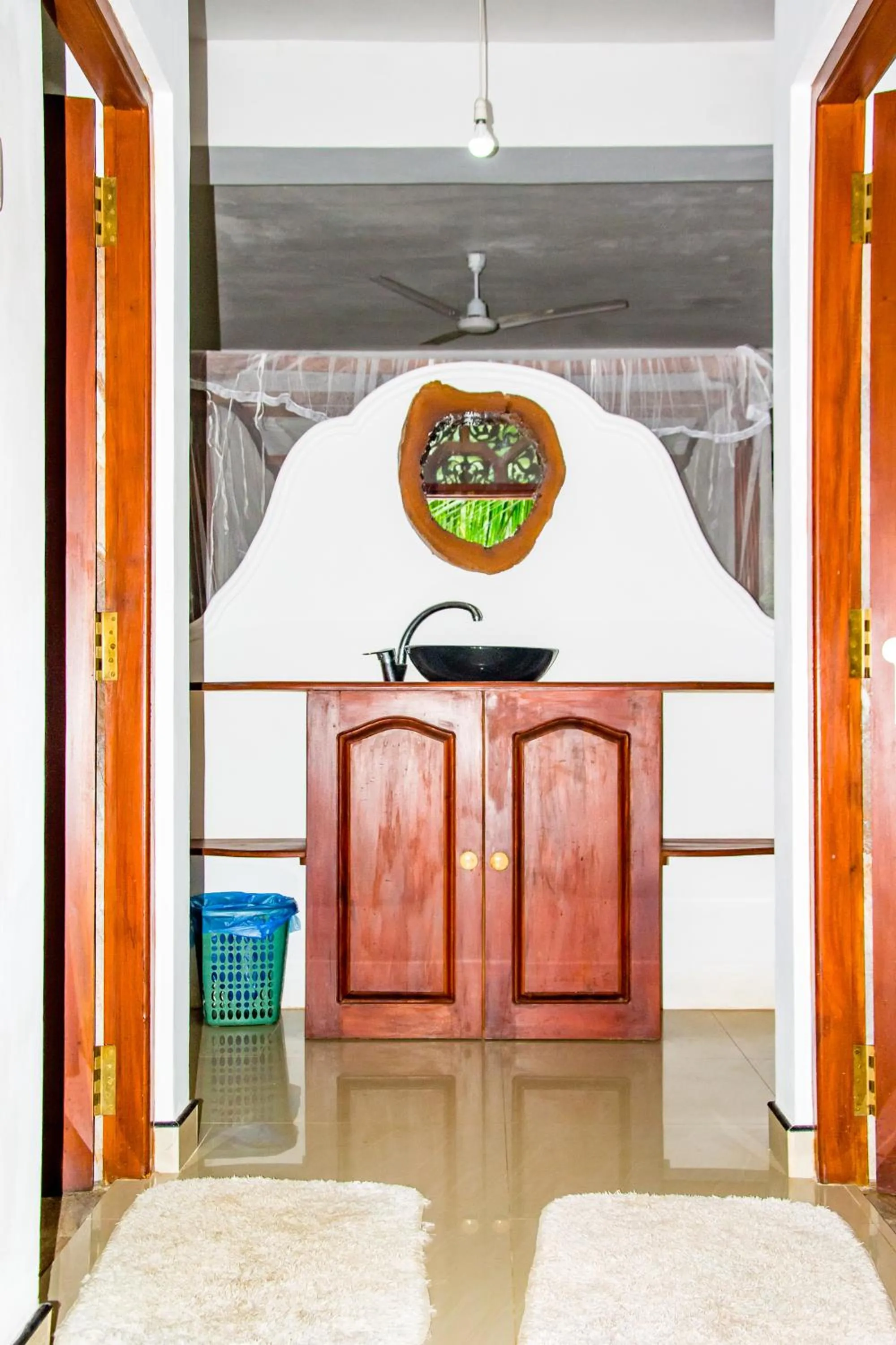 Photo of the whole room in No Name Rest