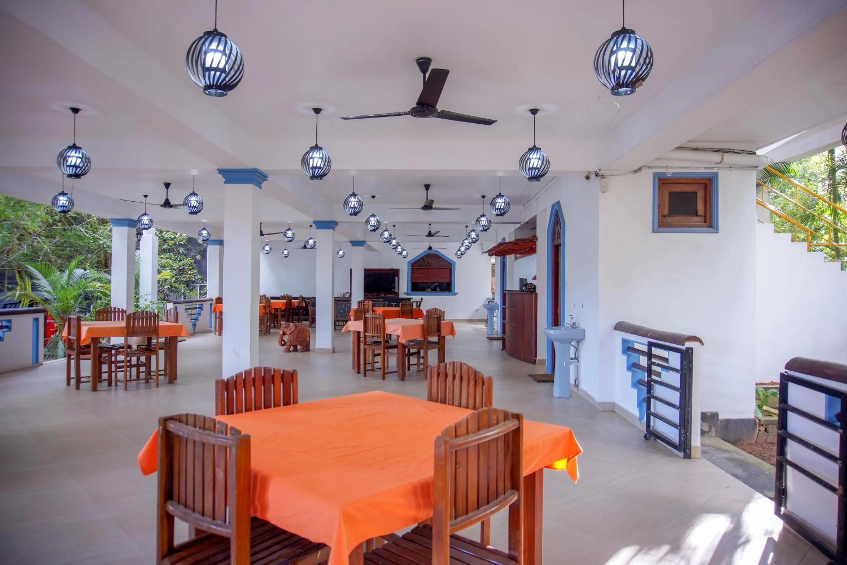 Restaurant/places to eat in No Name Rest