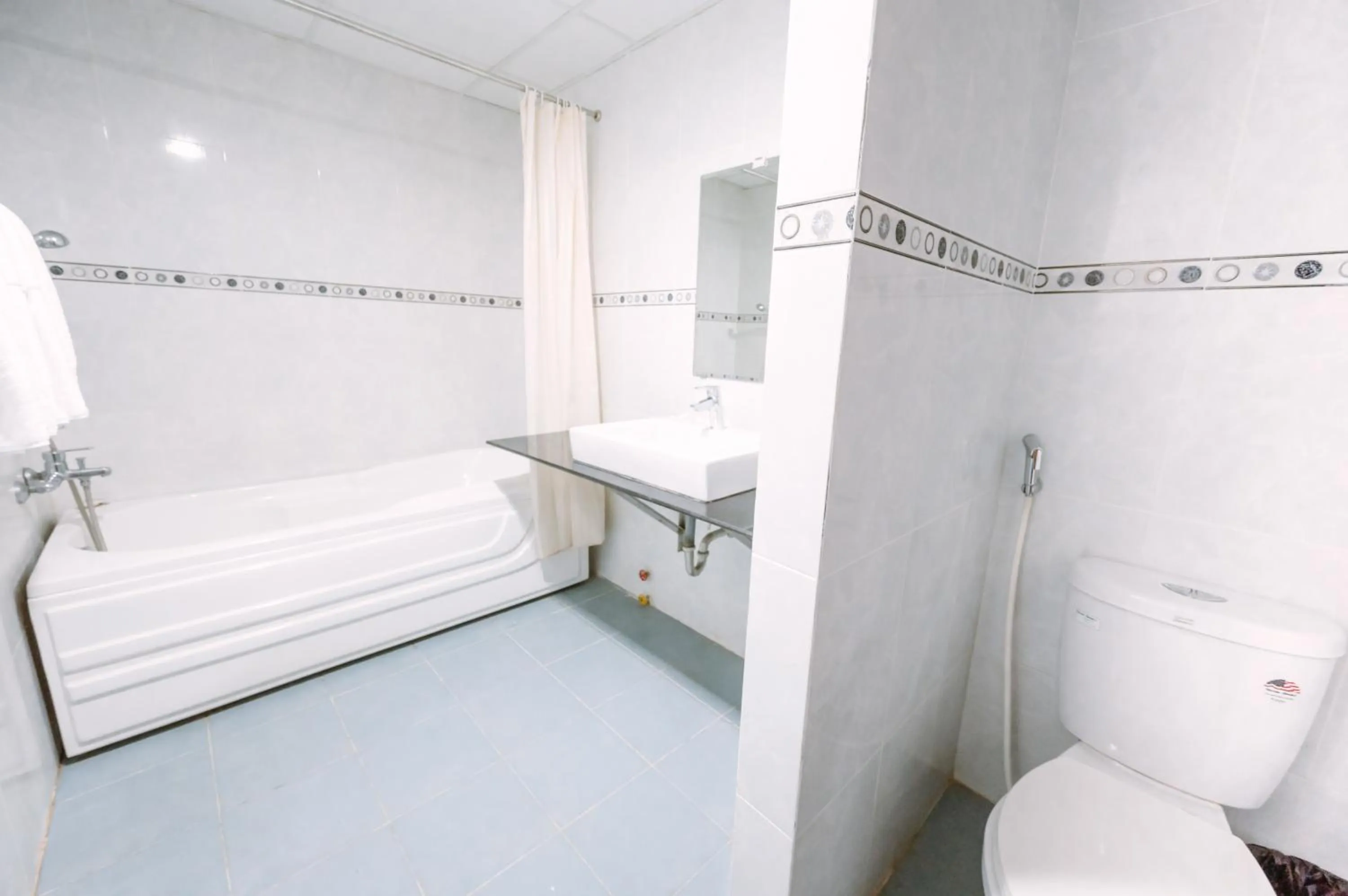 Bathroom, Bed in Hoang Duc Hotel