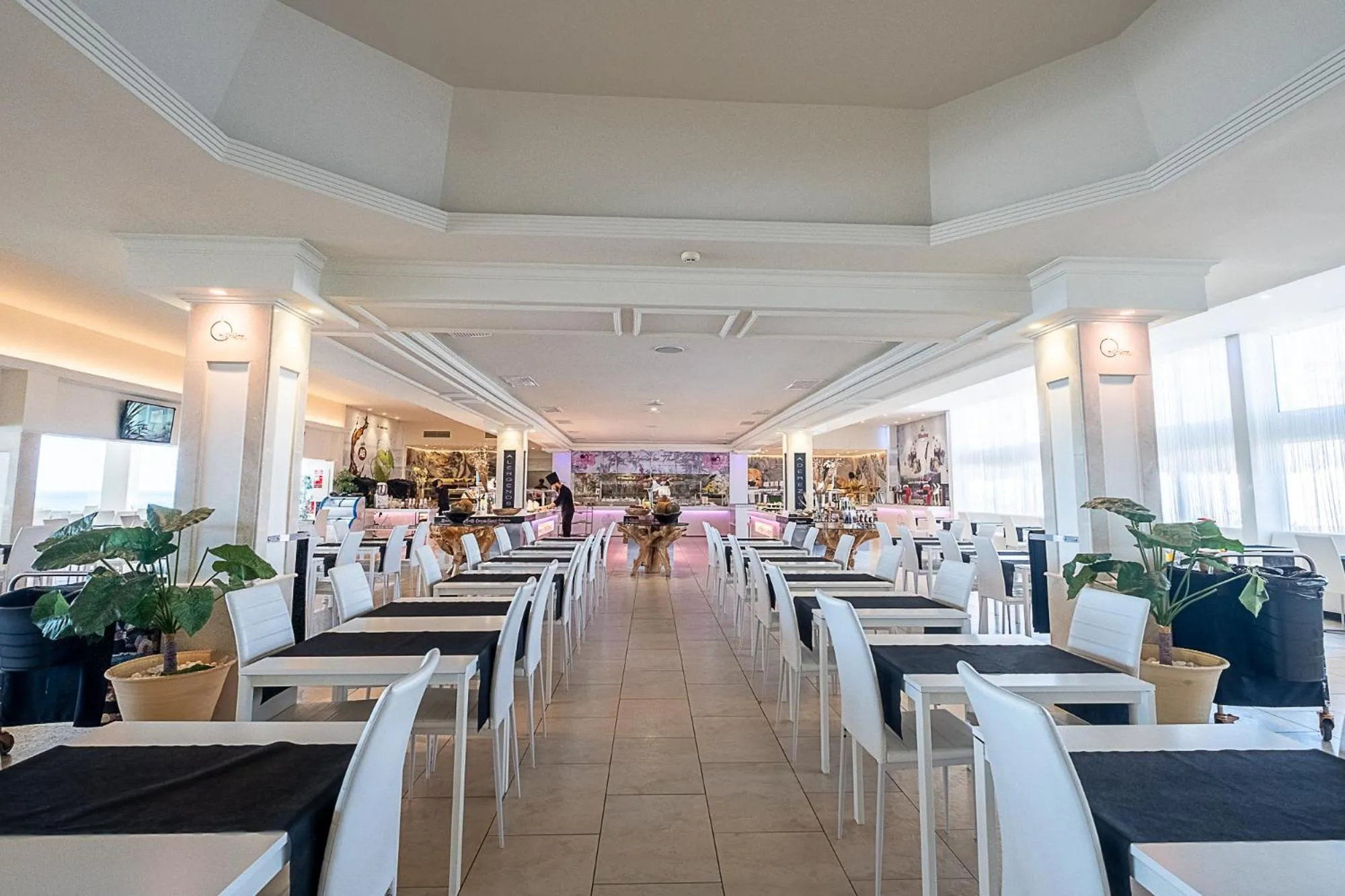 Restaurant/places to eat in ON Hotels Oceanfront Adults Designed
