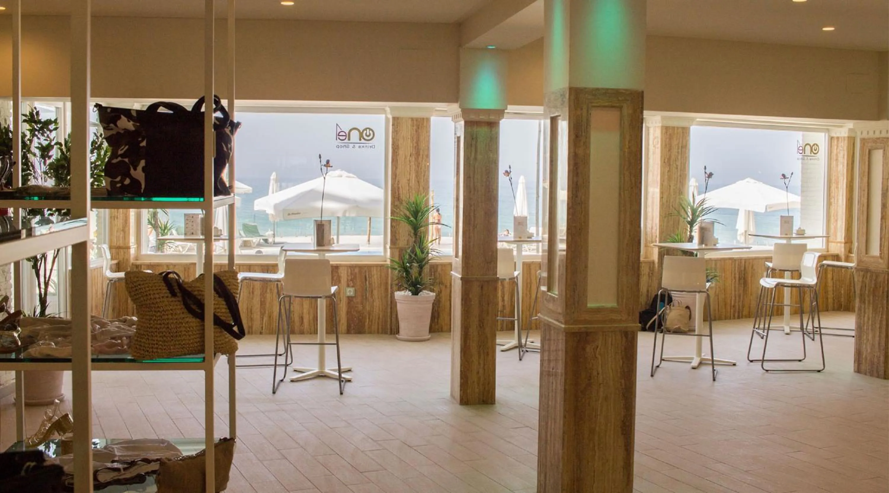 Restaurant/places to eat in ON Hotels Oceanfront Adults Designed