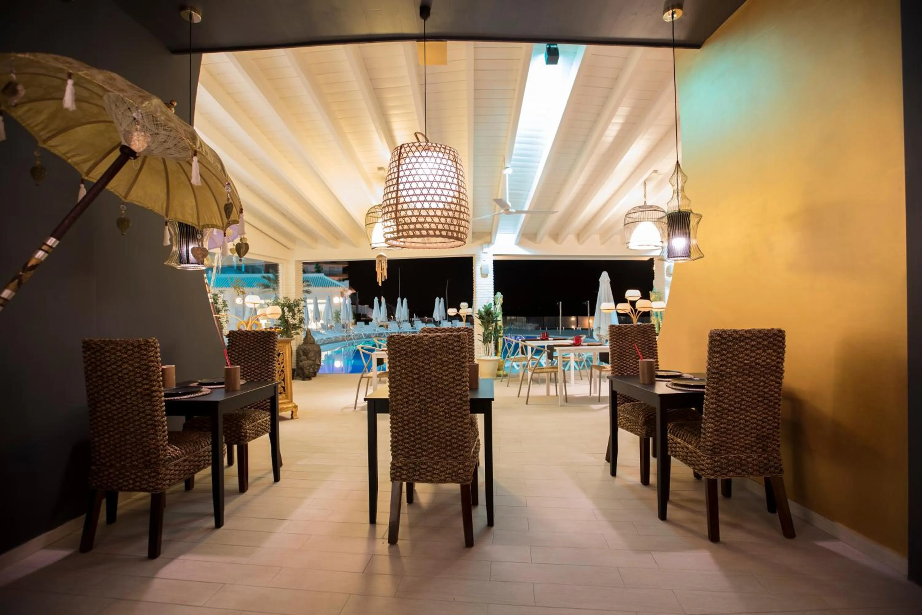 Restaurant/places to eat in ON Hotels Oceanfront Adults Designed