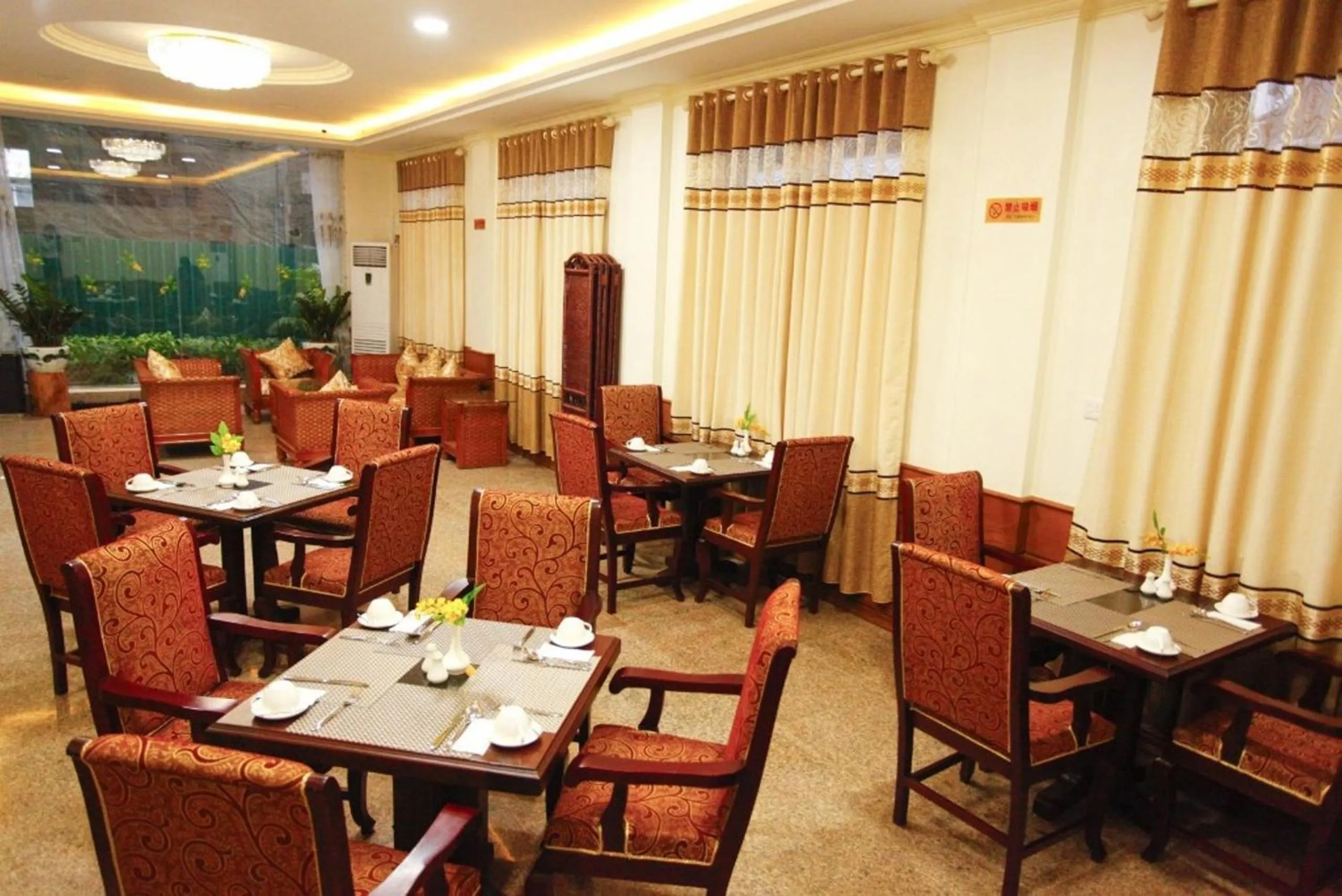 Restaurant/places to eat in The Home Hotel