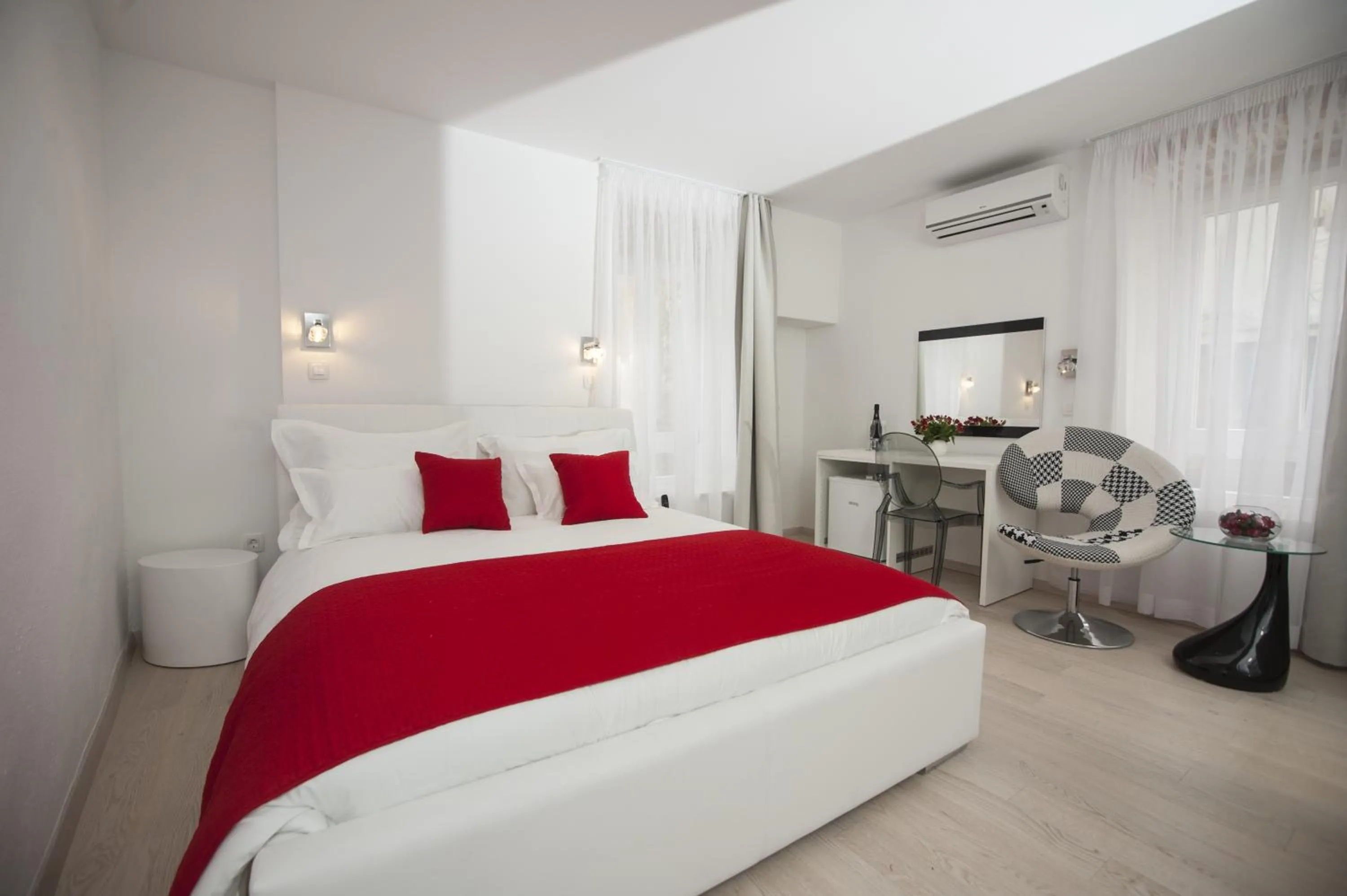 Photo of the whole room, Bed in Palace Tartaglia