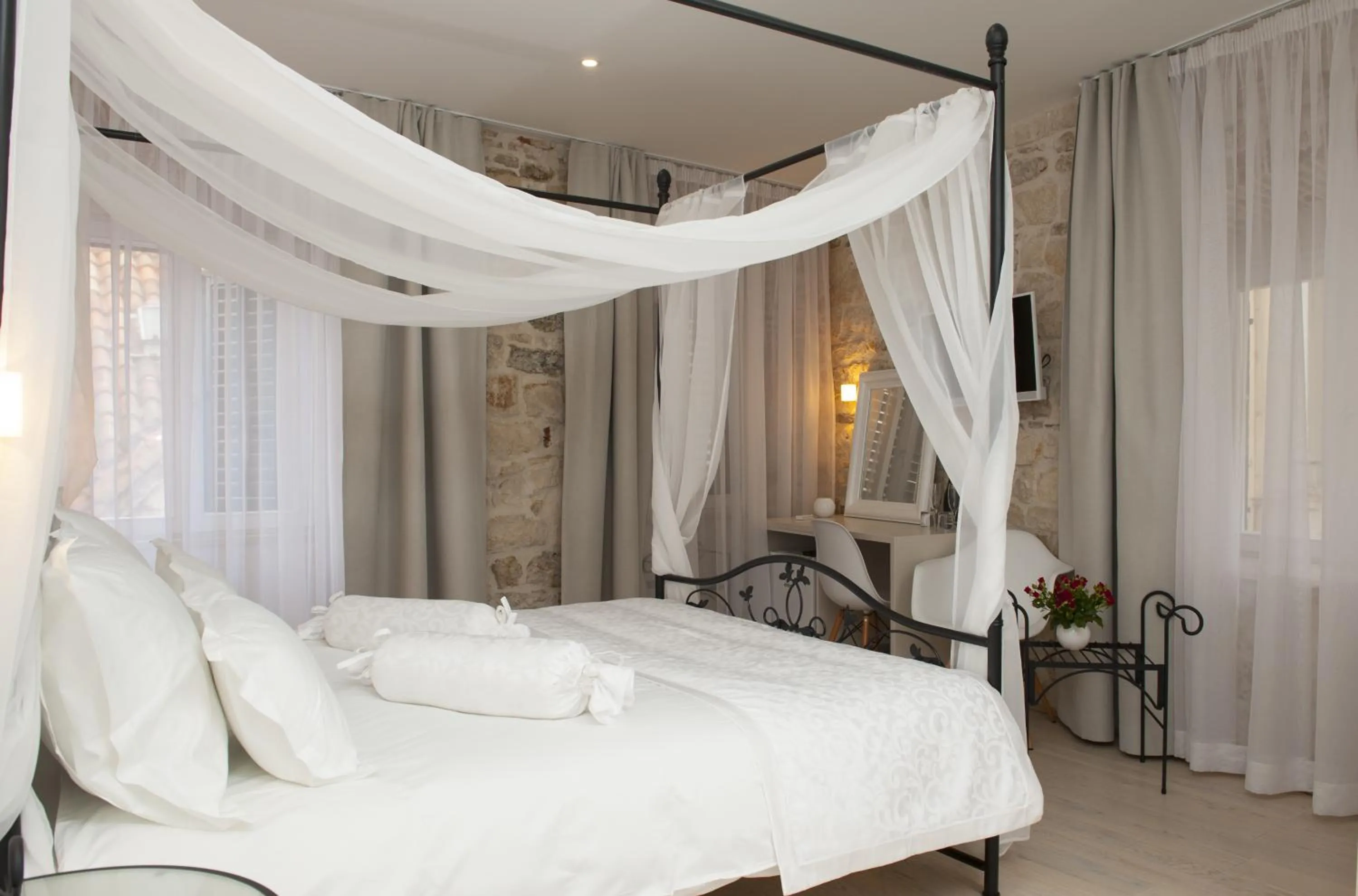 Photo of the whole room, Bed in Palace Tartaglia