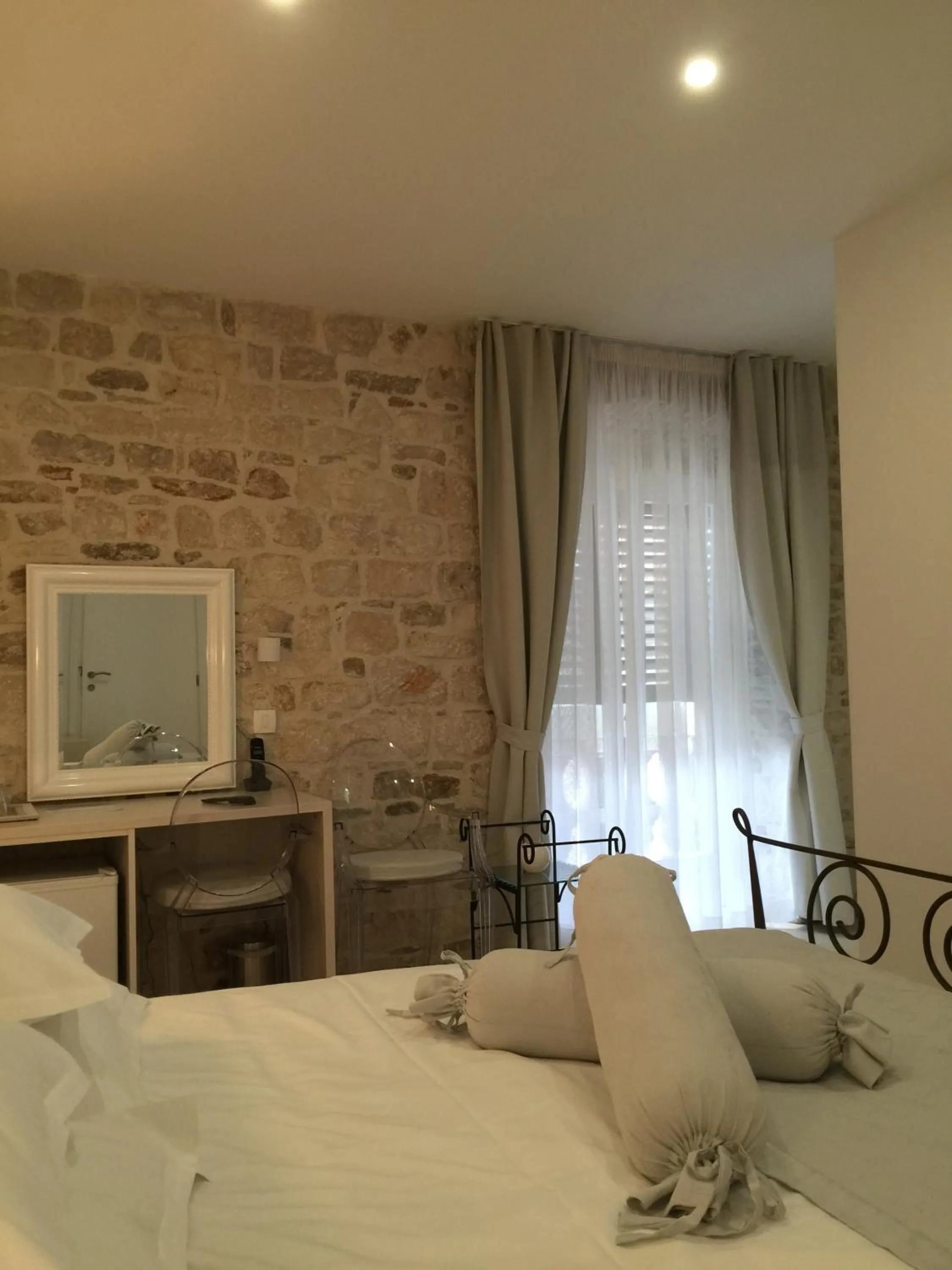 Photo of the whole room, Bed in Palace Tartaglia