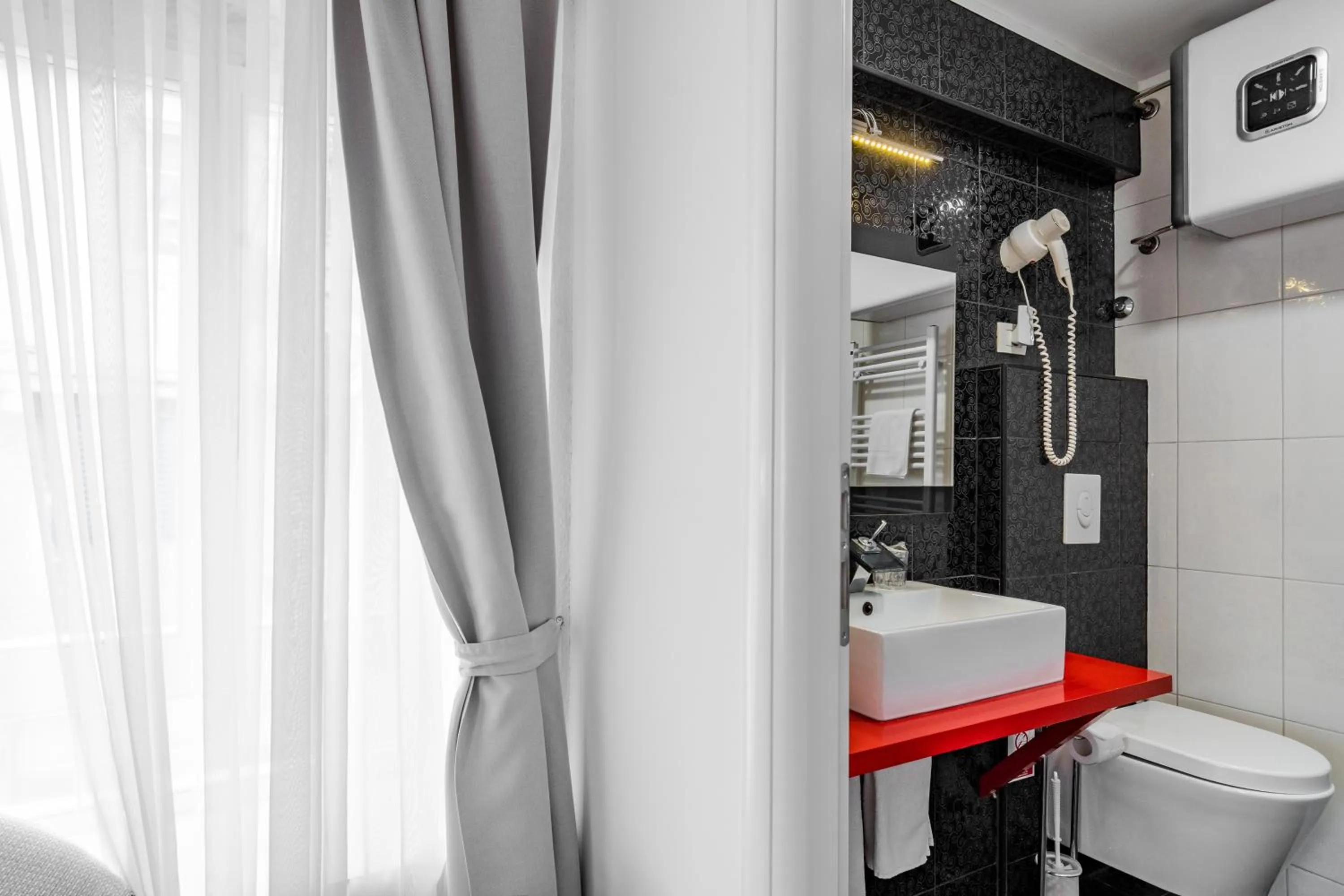 Shower in Palace Tartaglia