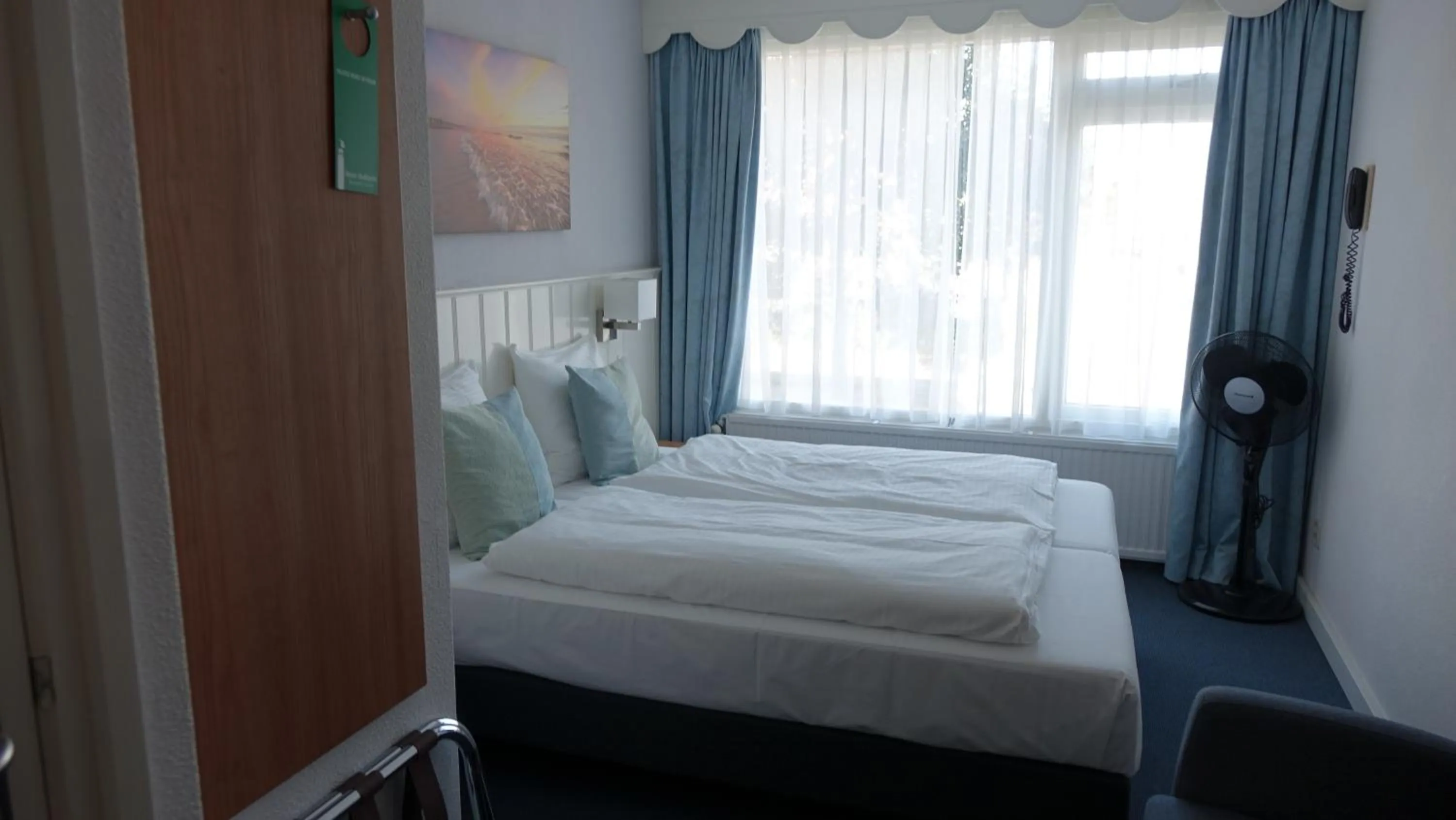 Photo of the whole room, Bed in Hotel Golfzicht