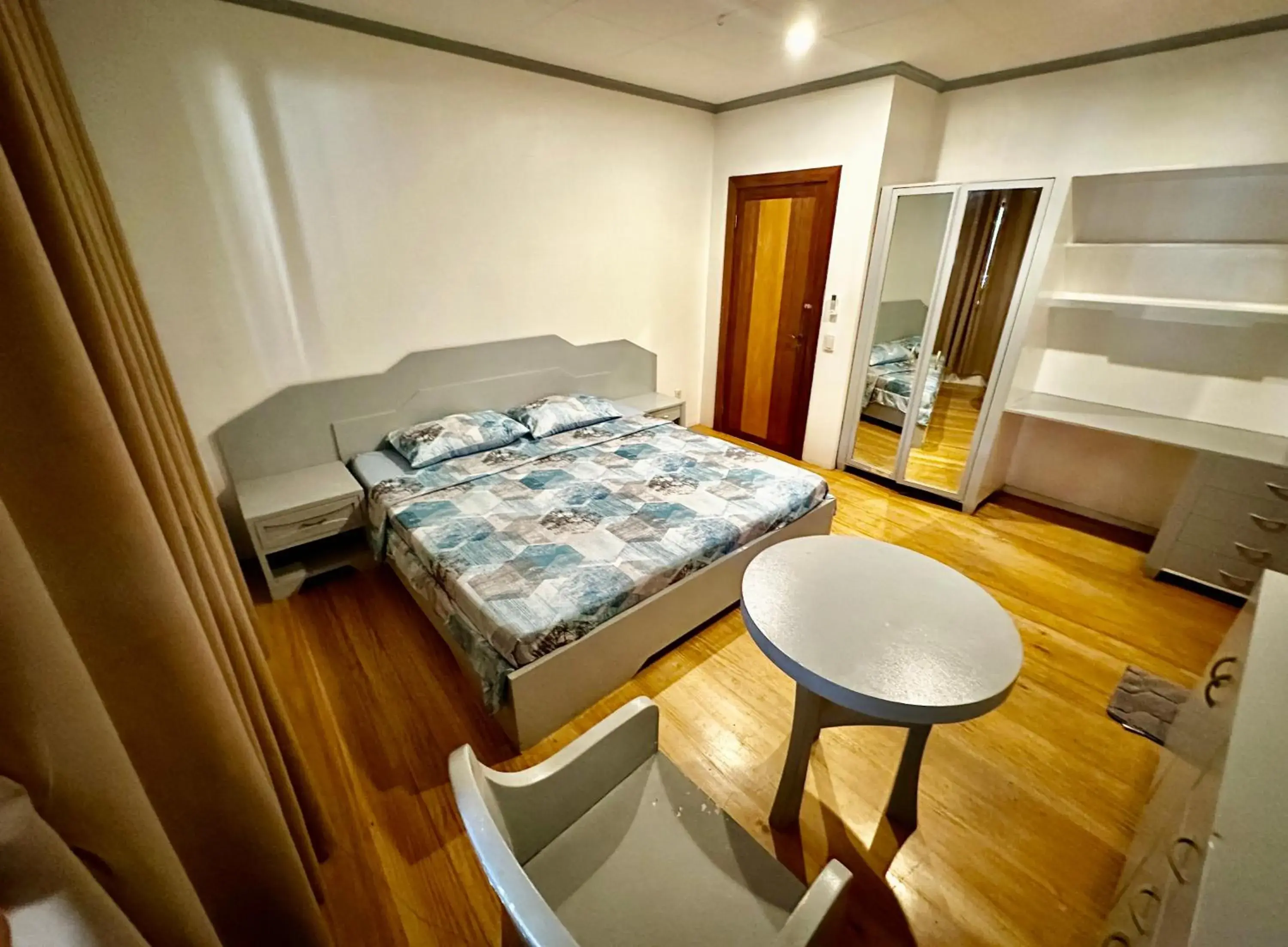 Double Room with Private Bathroom in Bluewaves Hostel & Villa Panagsama by Hiverooms Double Room with Private Bathroom in Bluewaves Hostel & Villa Panagsama by Hiverooms