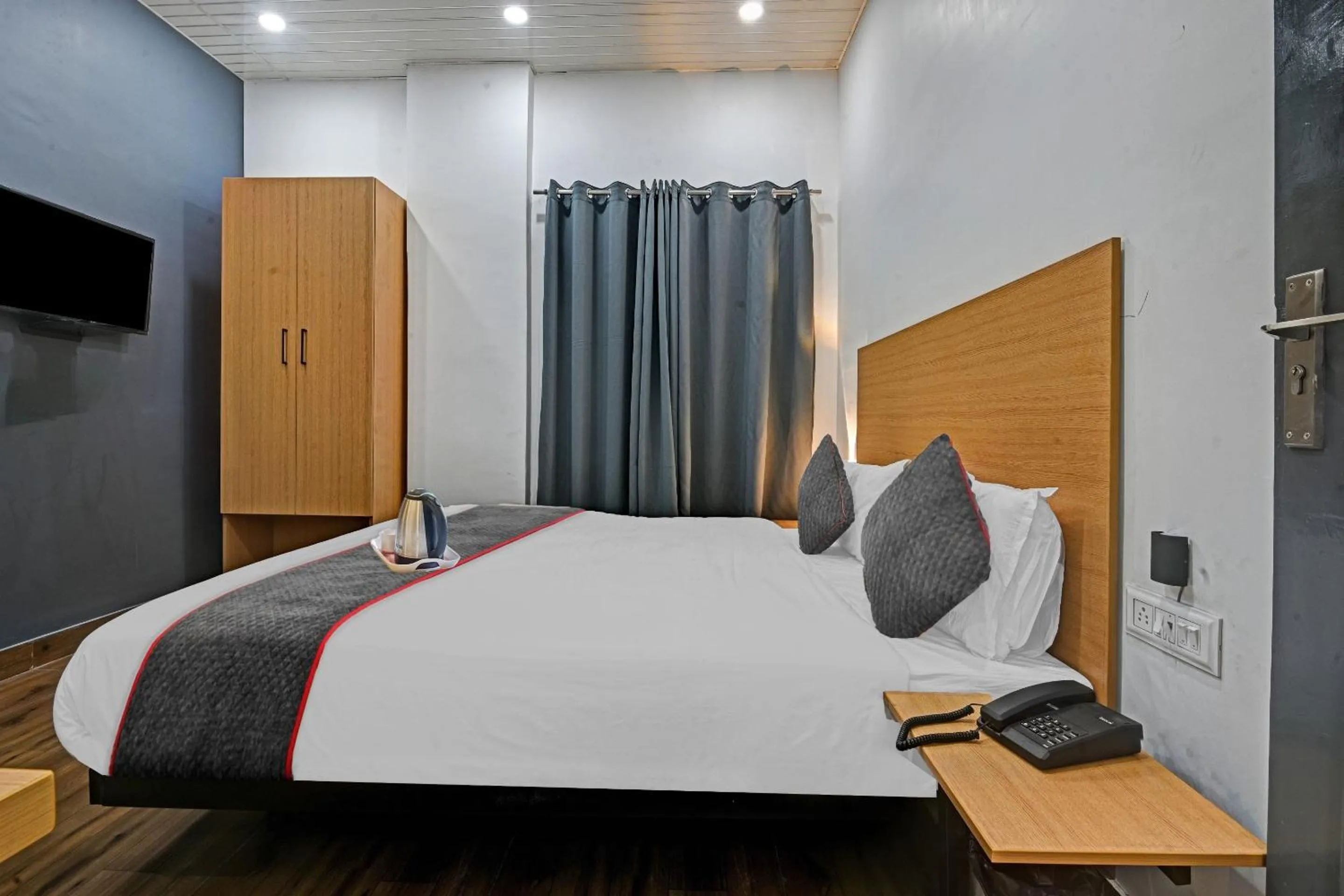 Bedroom, Bed in Townhouse Super- Govind Nagar