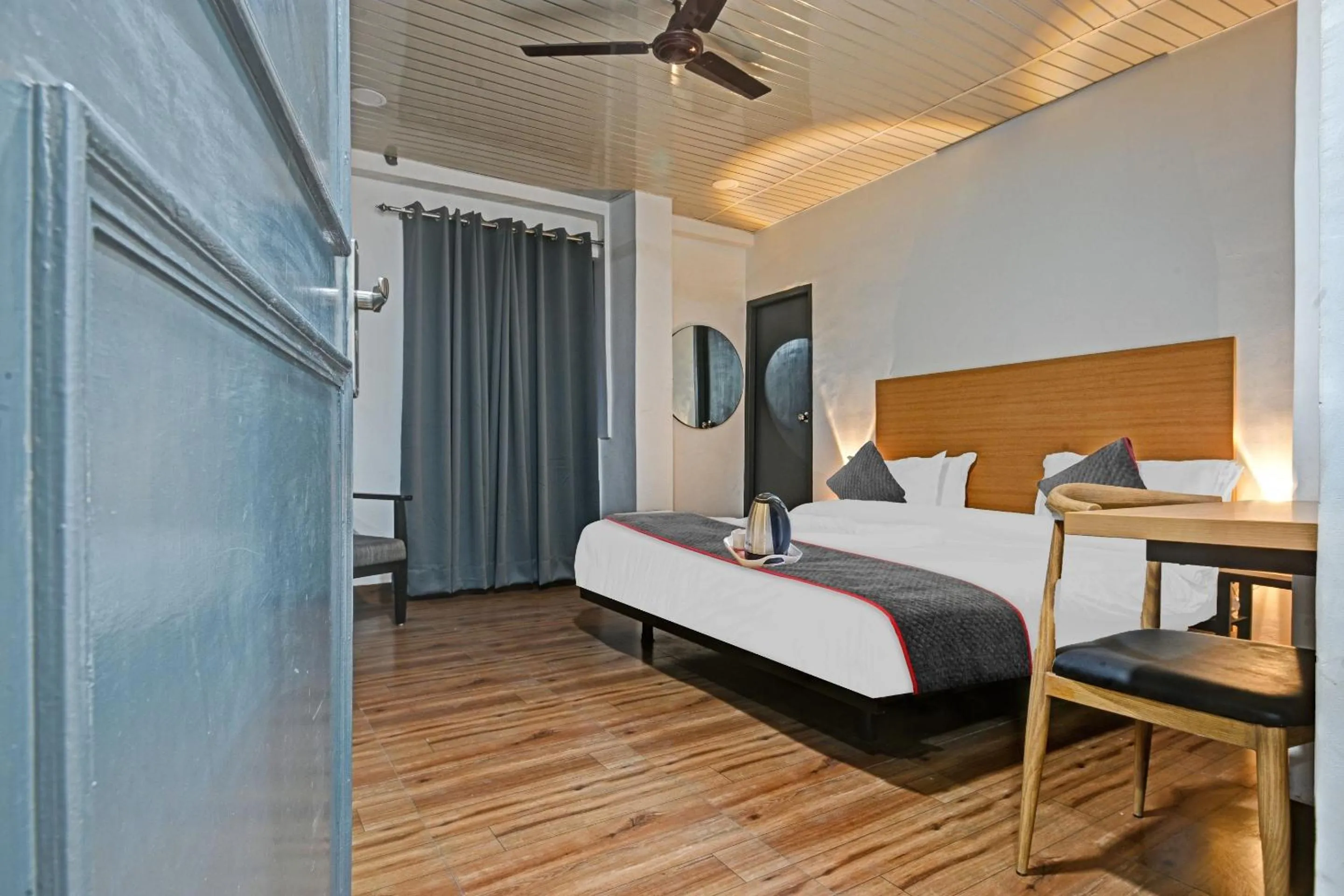 Bedroom, Bed in Townhouse Super- Govind Nagar