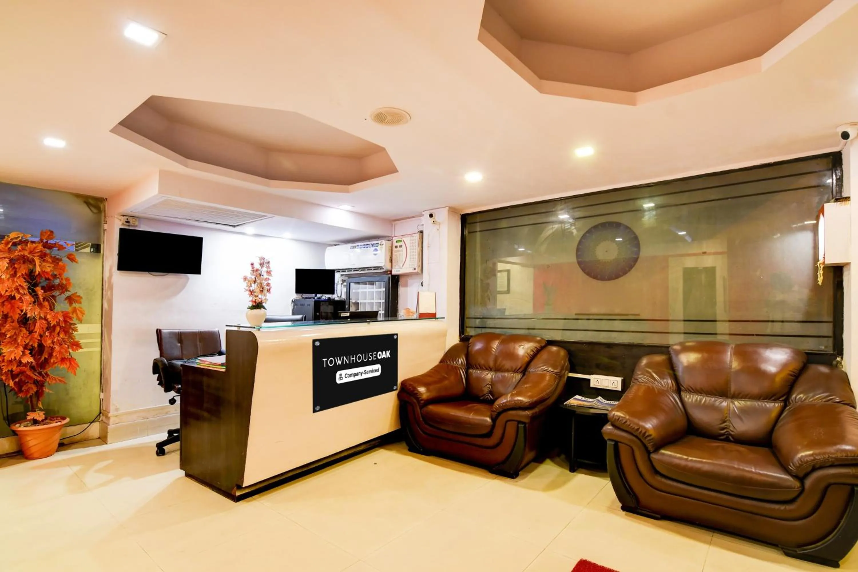 Lobby or reception in Super Townhouse Oak Ballygunge Formerly Hotel Lovelock