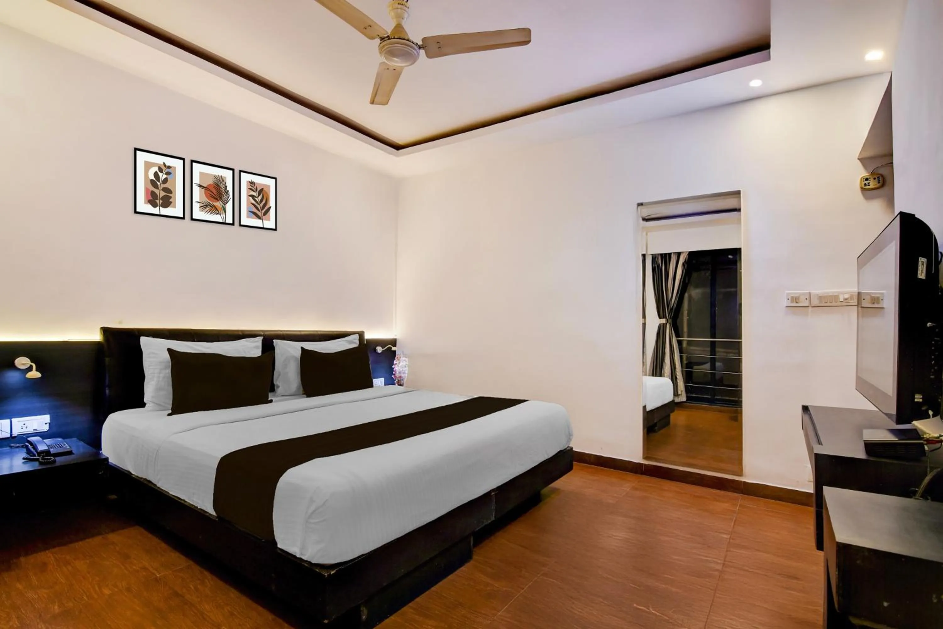 Bedroom, Bed in Super Townhouse Oak Ballygunge Formerly Hotel Lovelock
