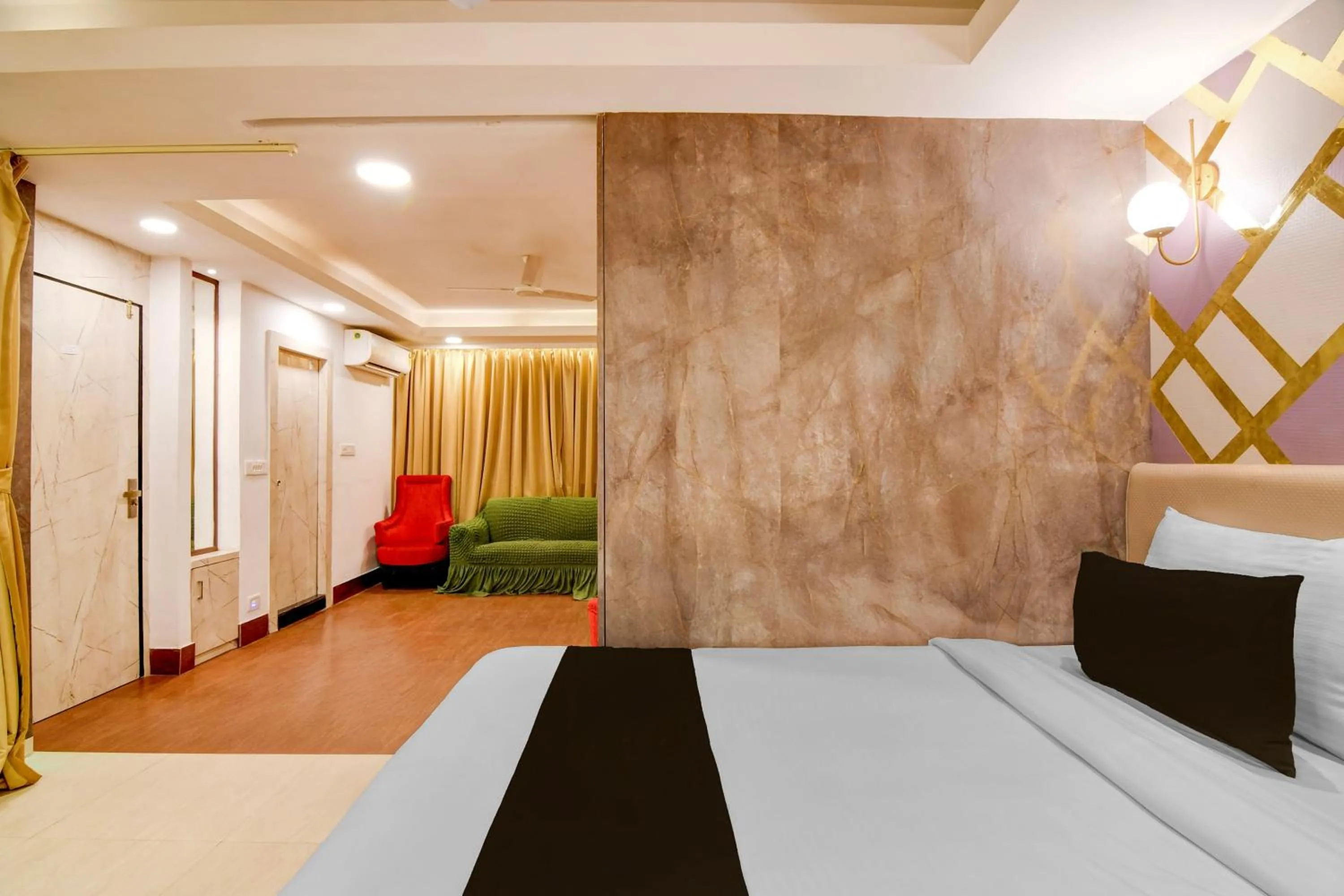 Bedroom, Bed in Super Townhouse Oak Ballygunge Formerly Hotel Lovelock