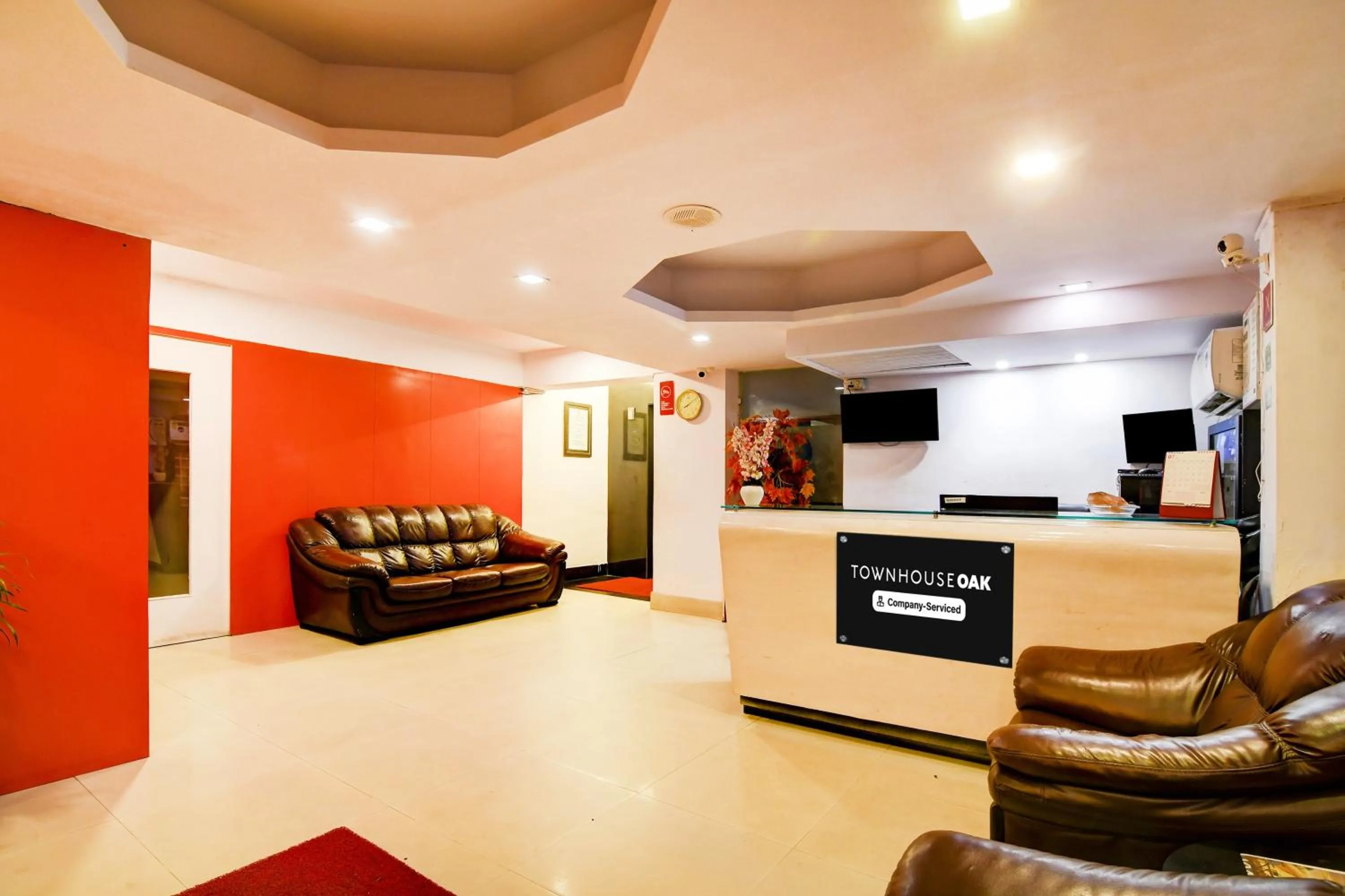 Lobby or reception in Super Townhouse Oak Ballygunge Formerly Hotel Lovelock