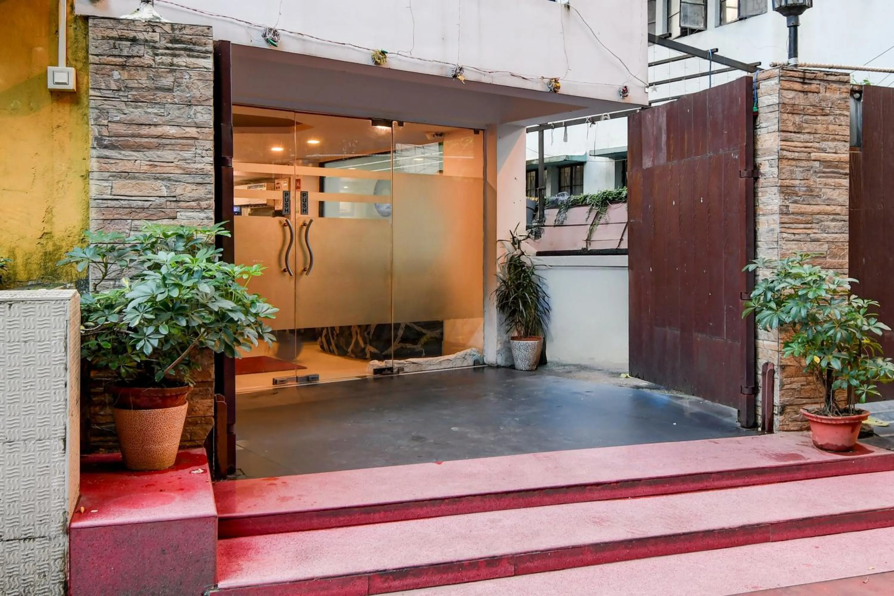 Facade/entrance in Super Townhouse Oak Ballygunge Formerly Hotel Lovelock