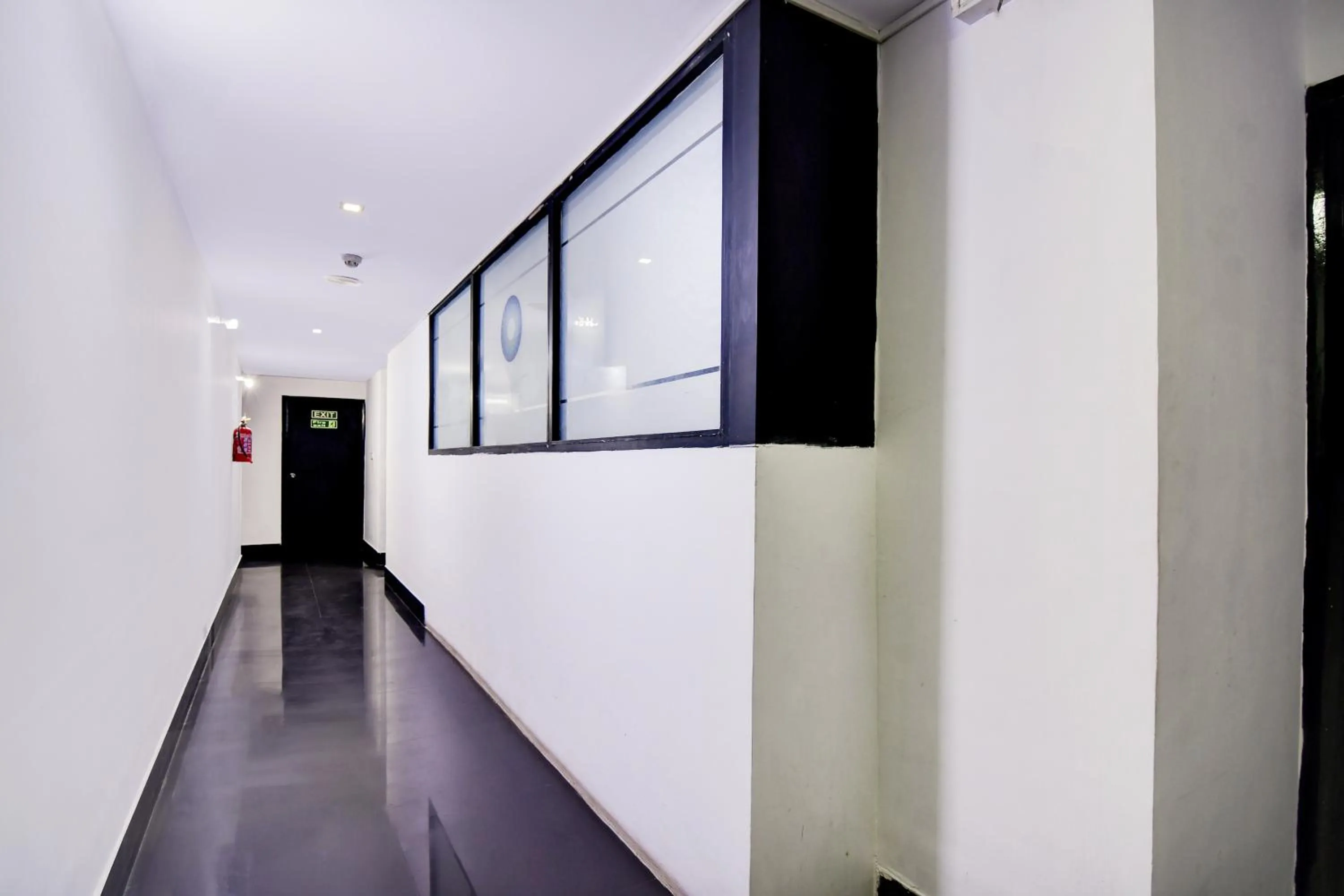 Lobby or reception in Super Townhouse Oak Ballygunge Formerly Hotel Lovelock