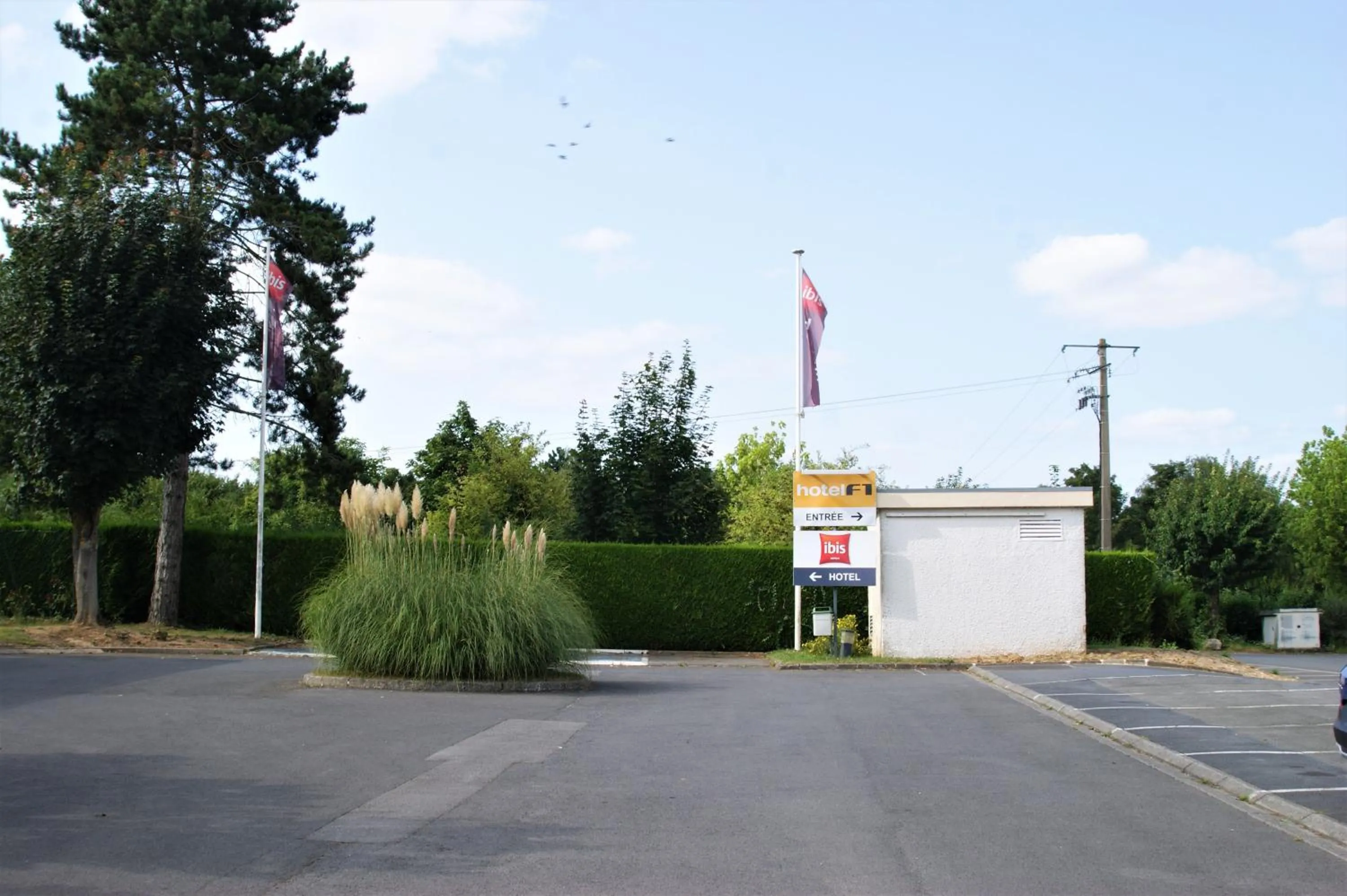 Parking in ibis Cambrai