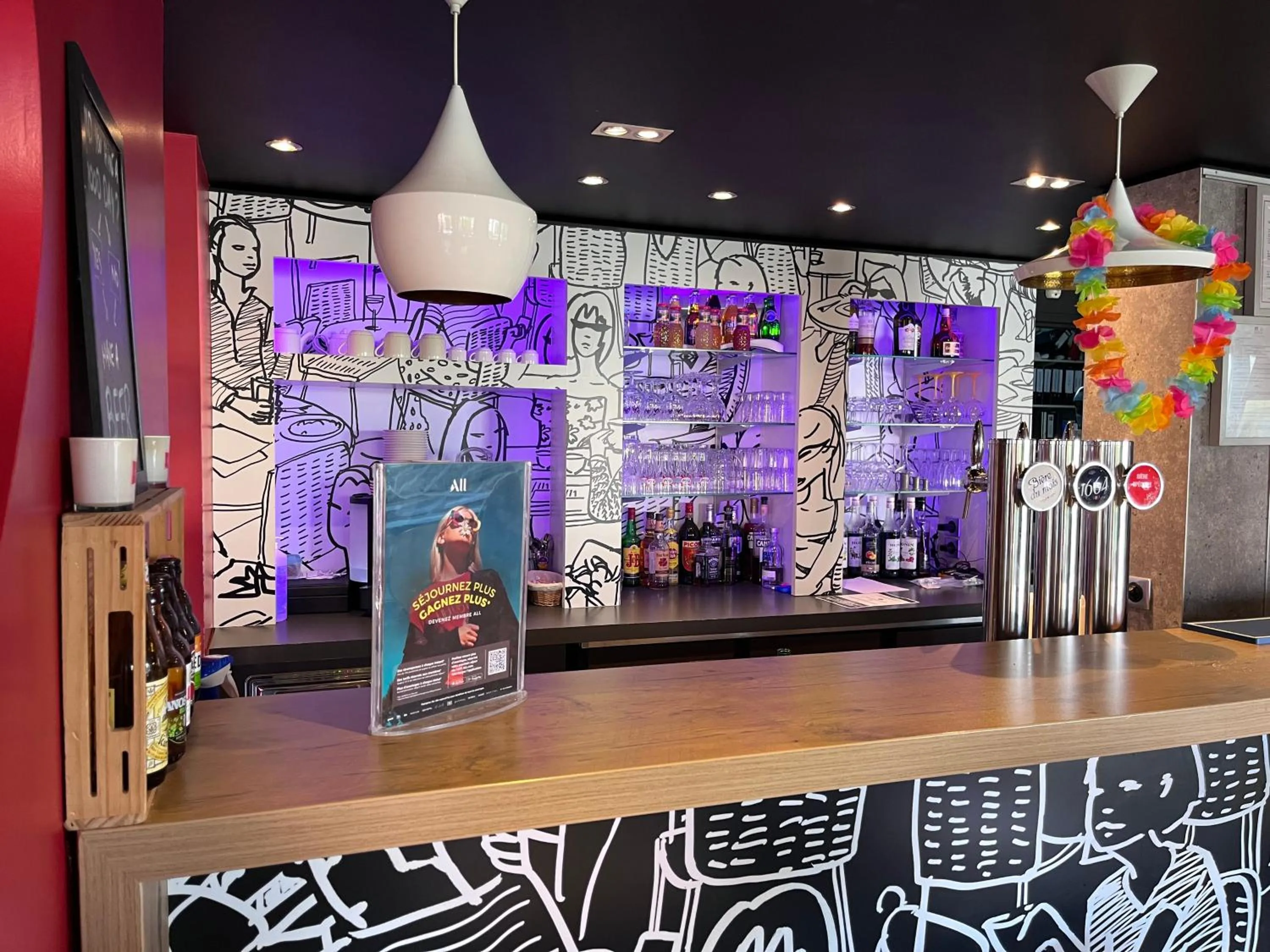 Lounge or bar in ibis Cambrai