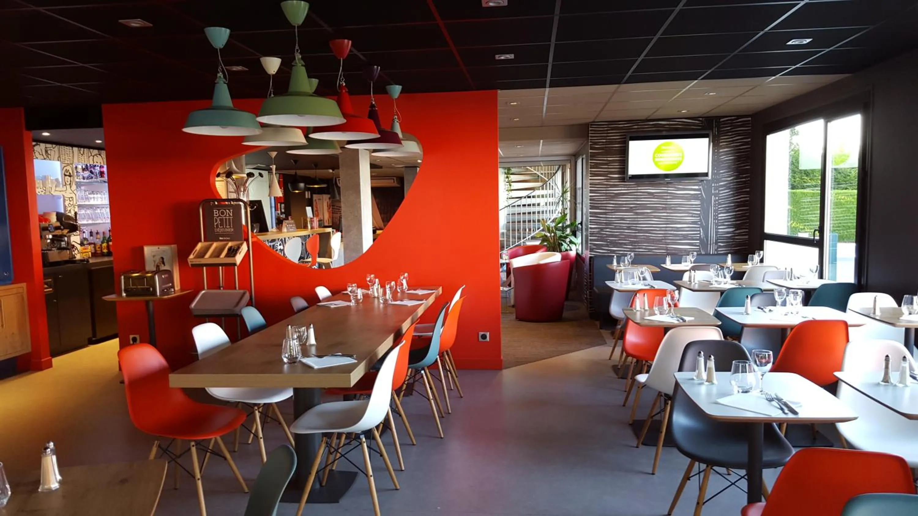 Restaurant/places to eat in ibis Cambrai