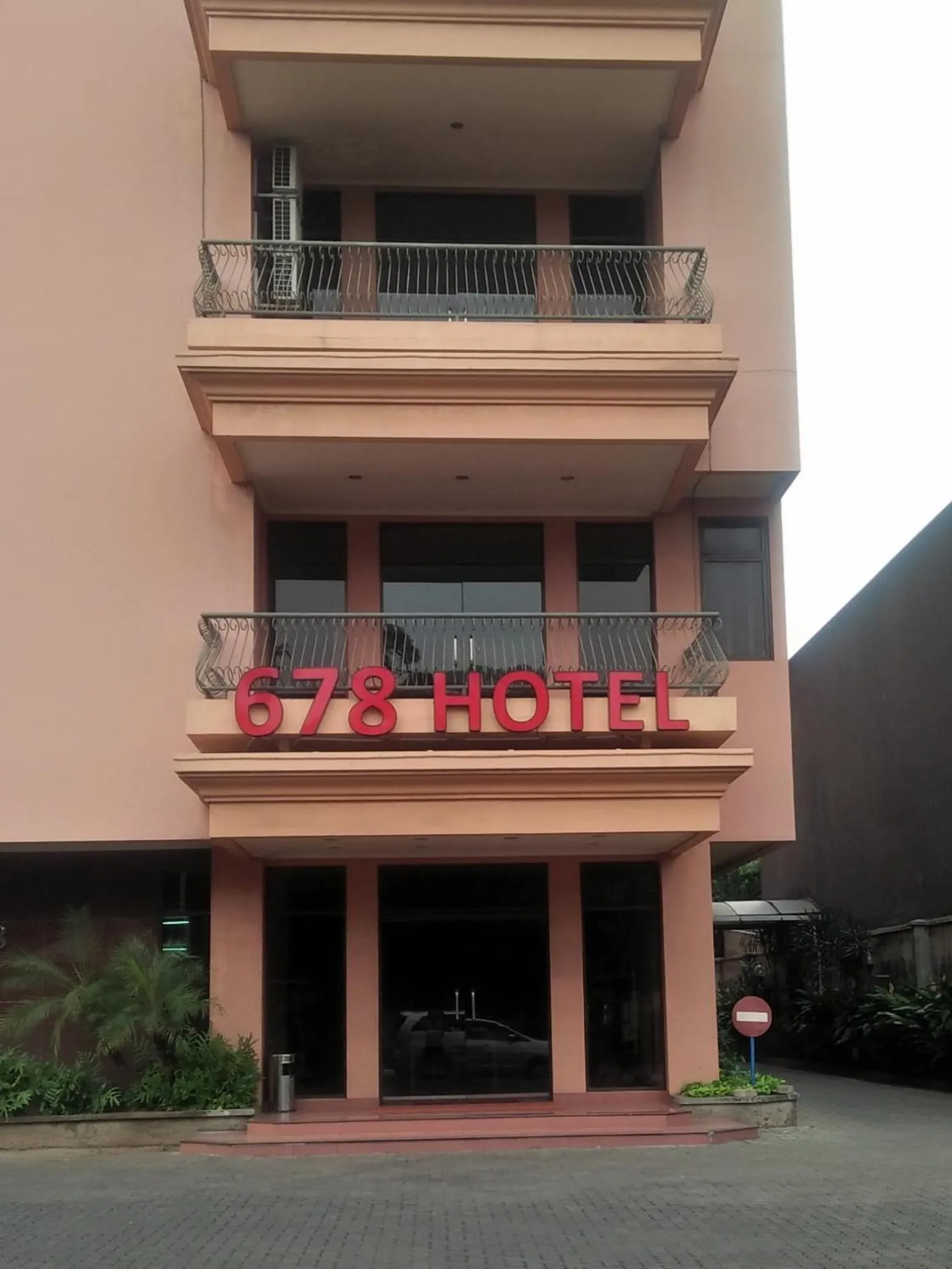 Hotel 678 Kemang Powered By Cocotel