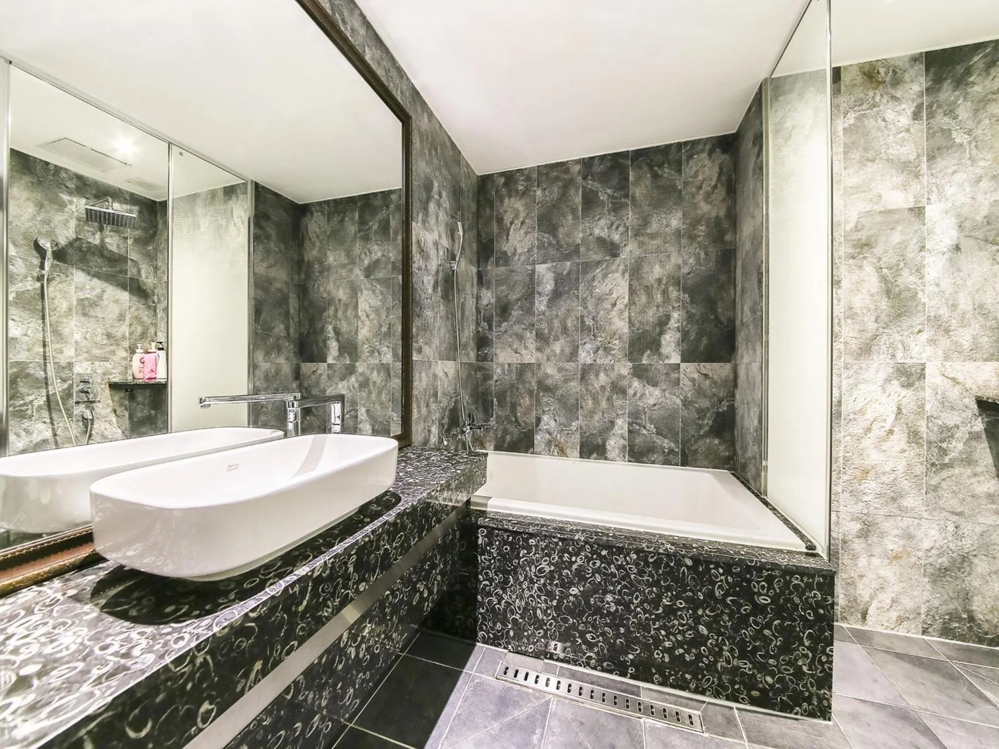 Hot Tub in Zenith Tourist Hotel