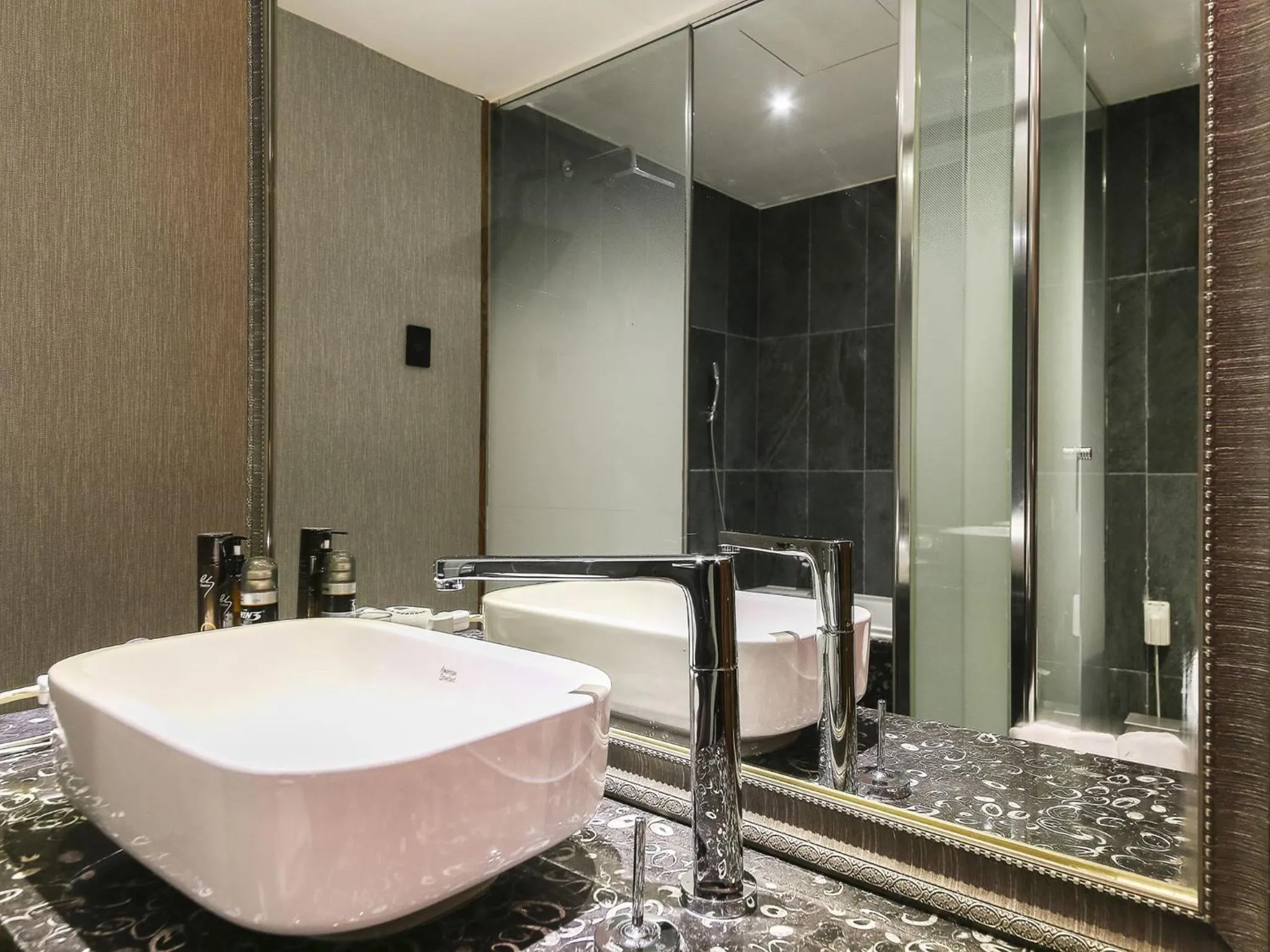 Zenith Tourist Hotel