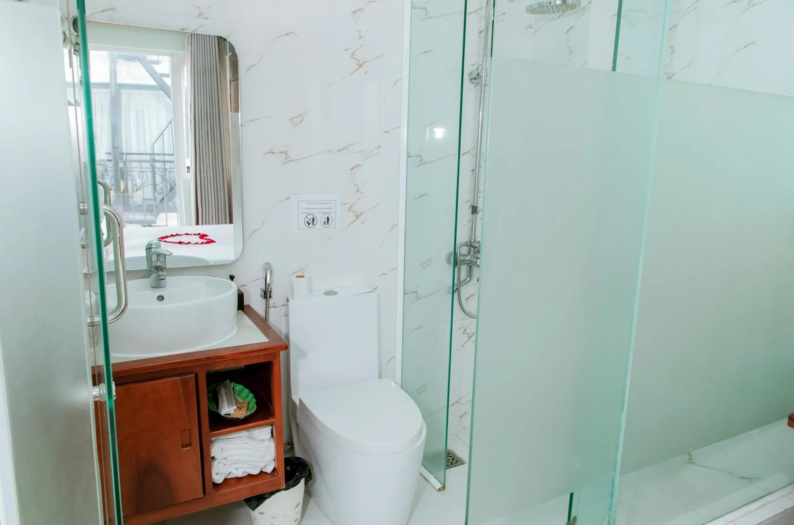 Shower in Art Deluxe Hotel