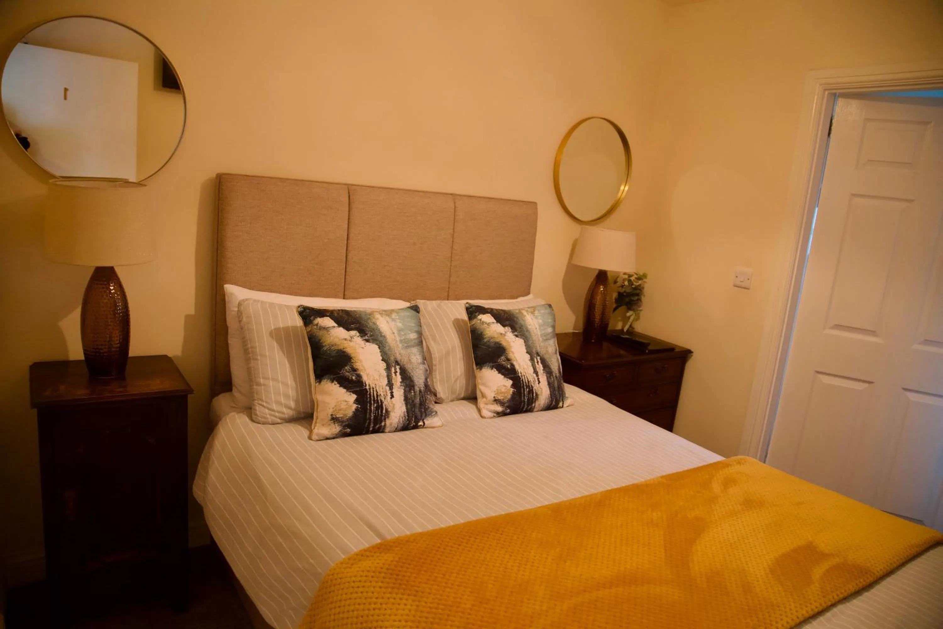 Bedroom, Bed in The Kings Arms