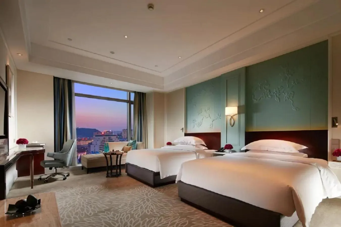 Photo of the whole room, Bed in Wen Ling International Hotel