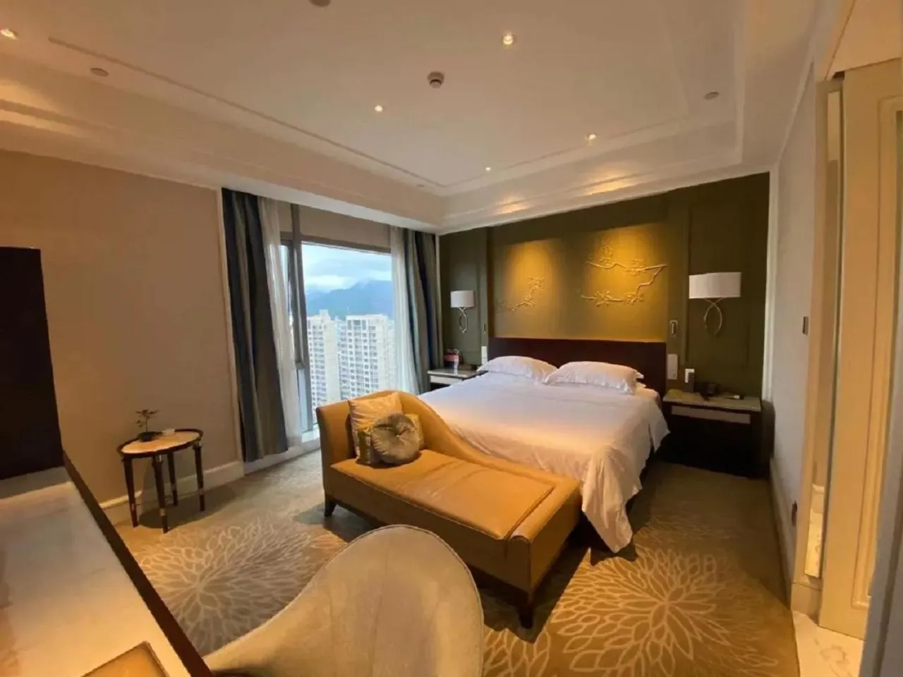 Photo of the whole room, Bed in Wen Ling International Hotel
