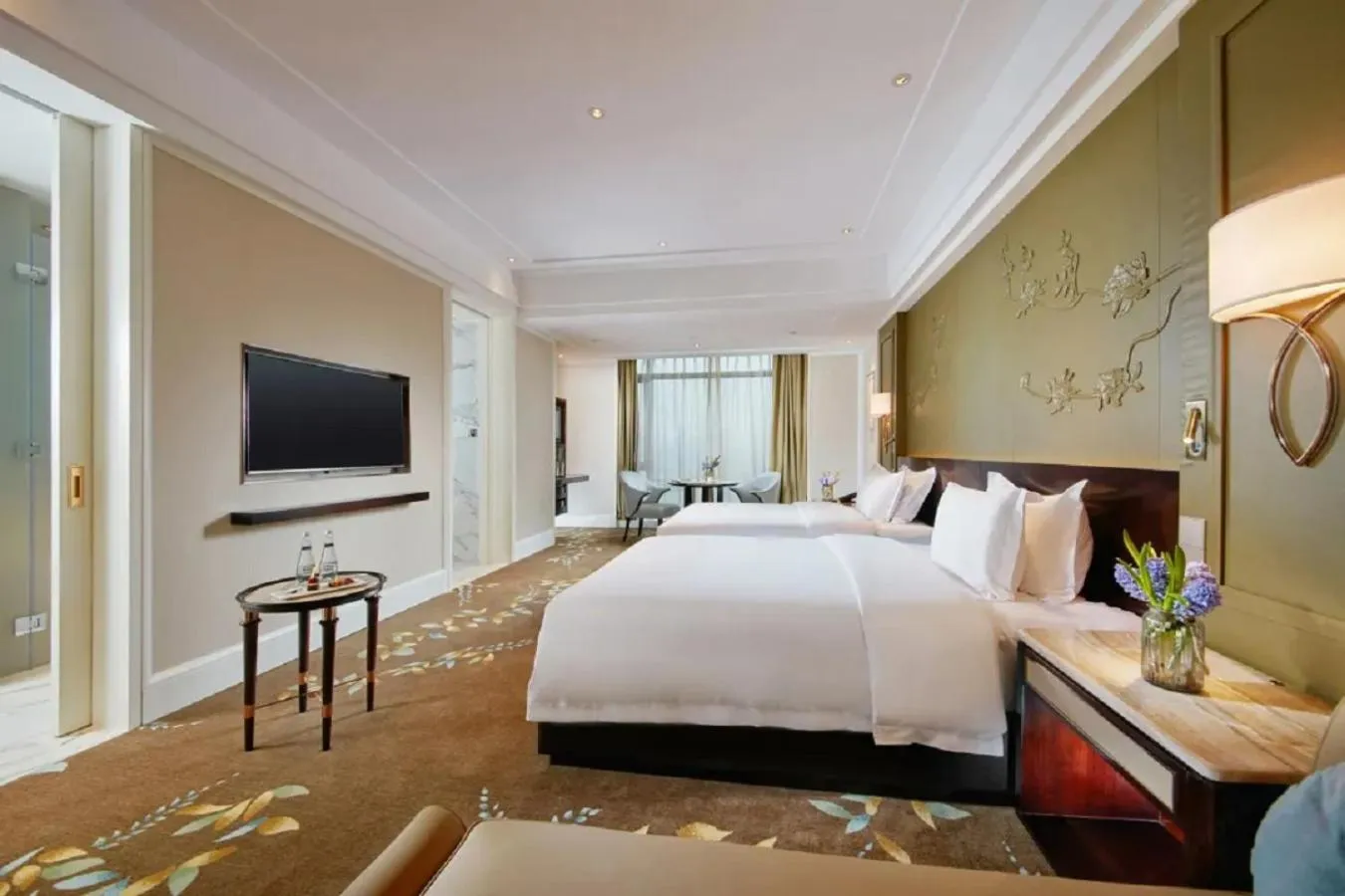 Photo of the whole room, Bed in Wen Ling International Hotel