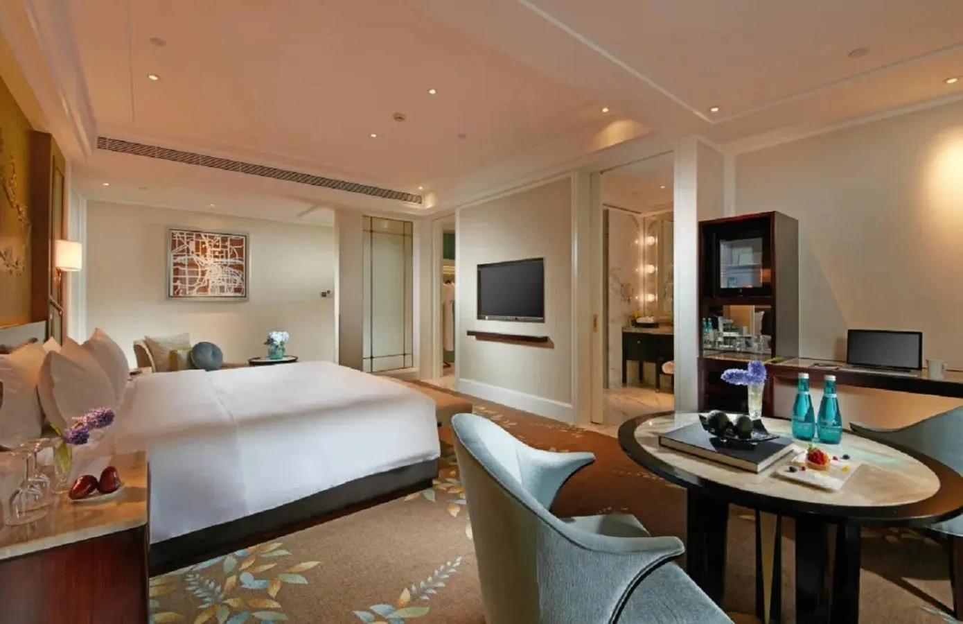 Photo of the whole room, Bed in Wen Ling International Hotel