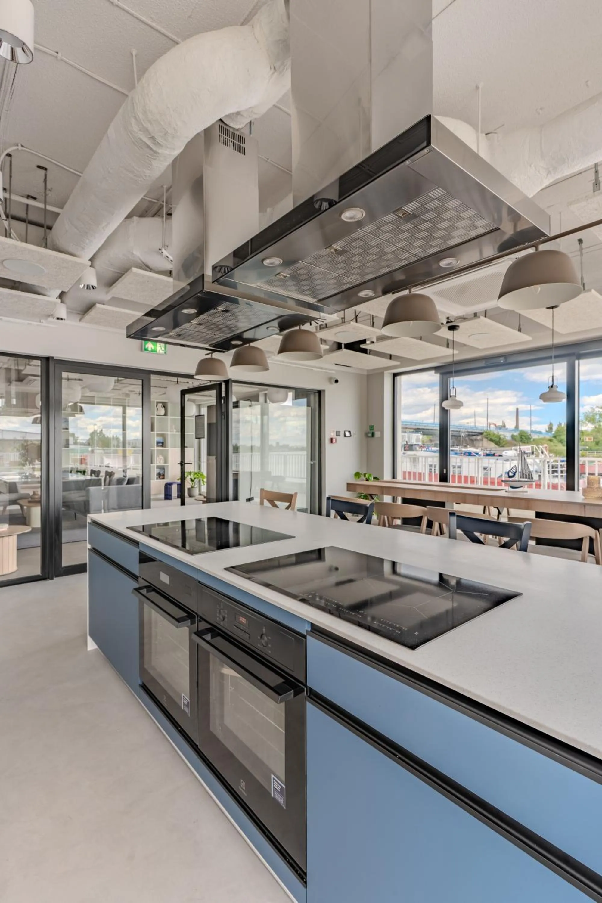 Communal kitchen in Noli Gdansk Riverside