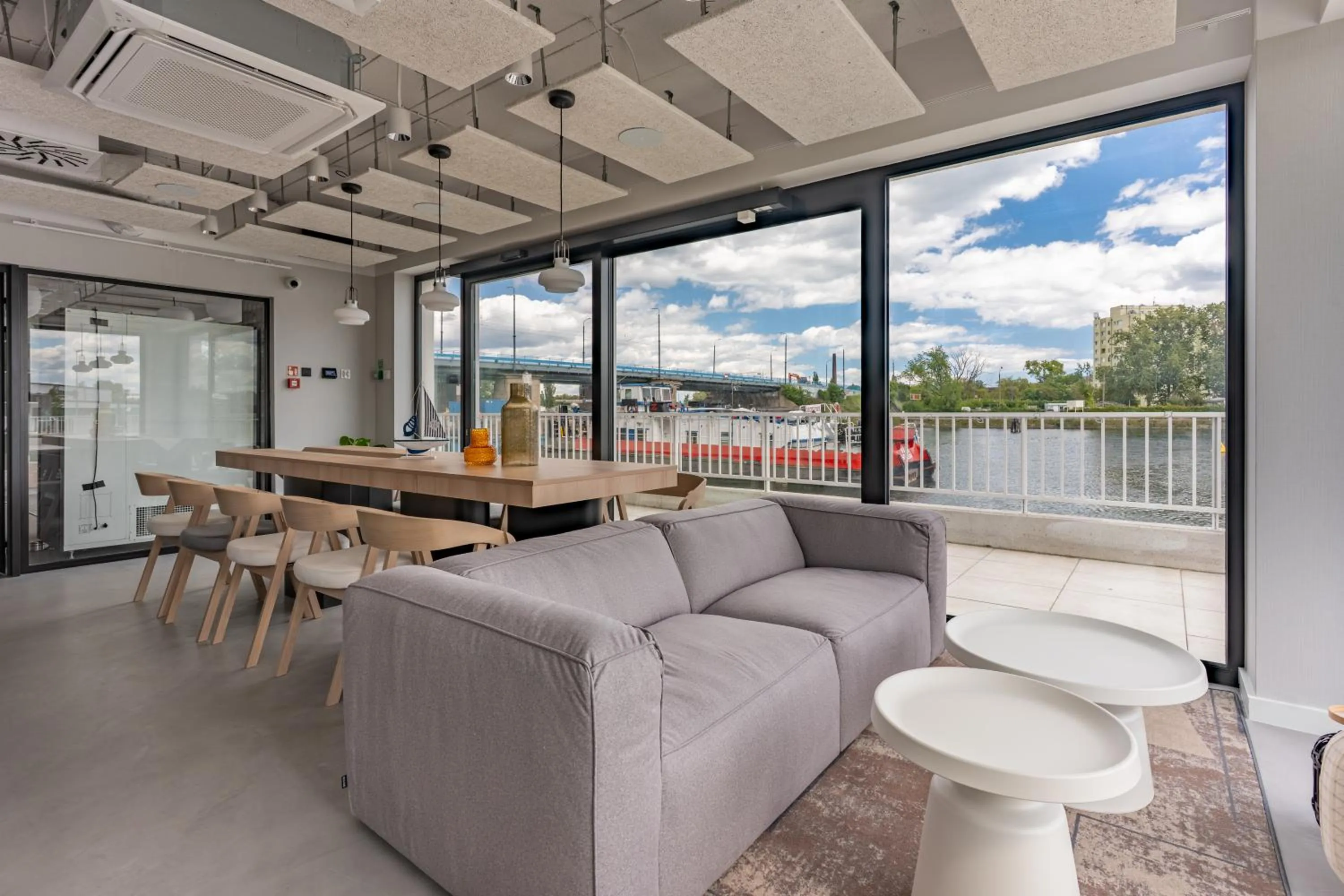 Communal kitchen in Noli Gdansk Riverside
