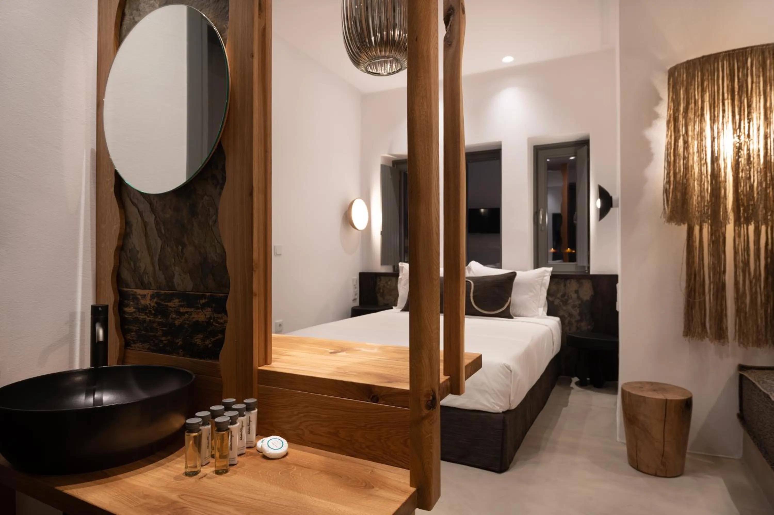 Photo of the whole room, Bed in Kosmitis Suites & Villas