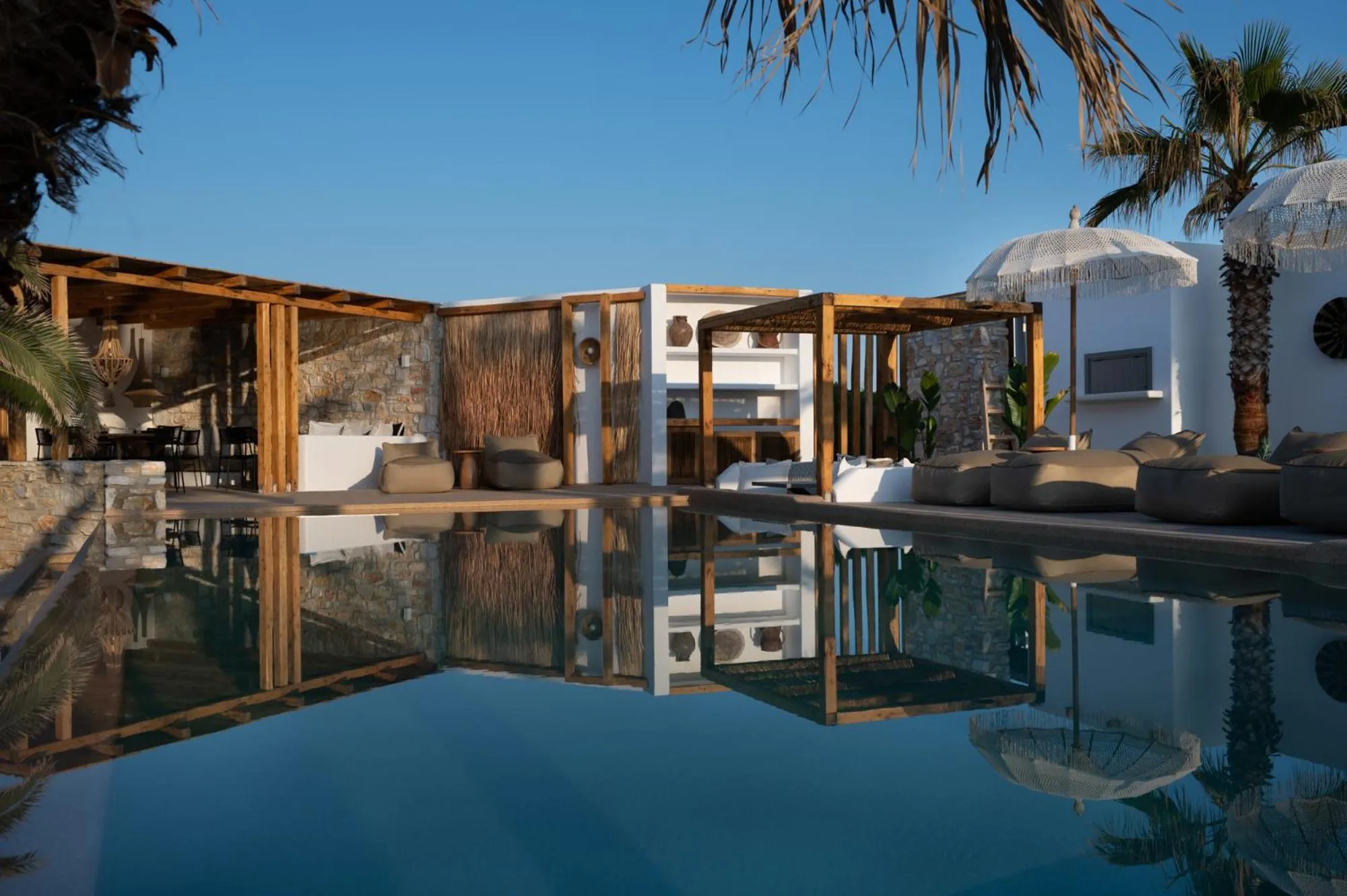 Restaurant/places to eat in Kosmitis Suites & Villas