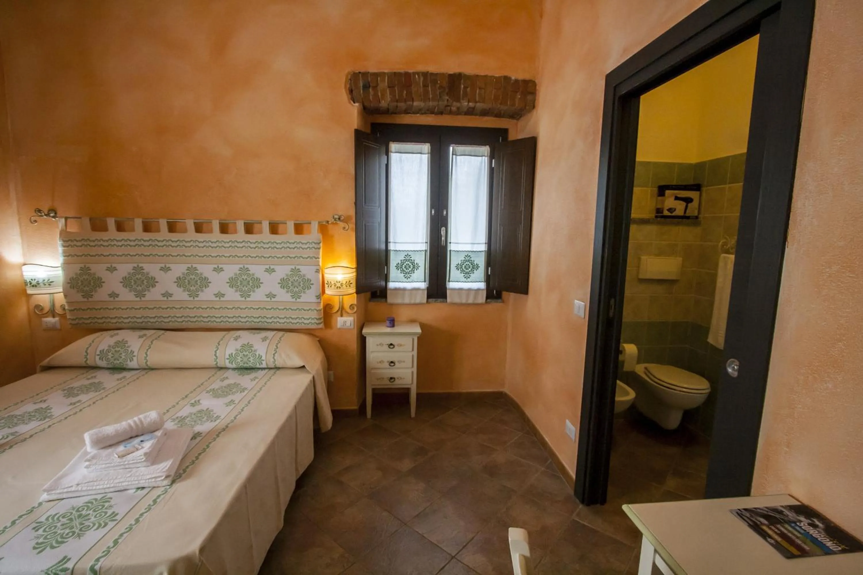 Shower in B&B Sa Lumenaria "da Raimonda"