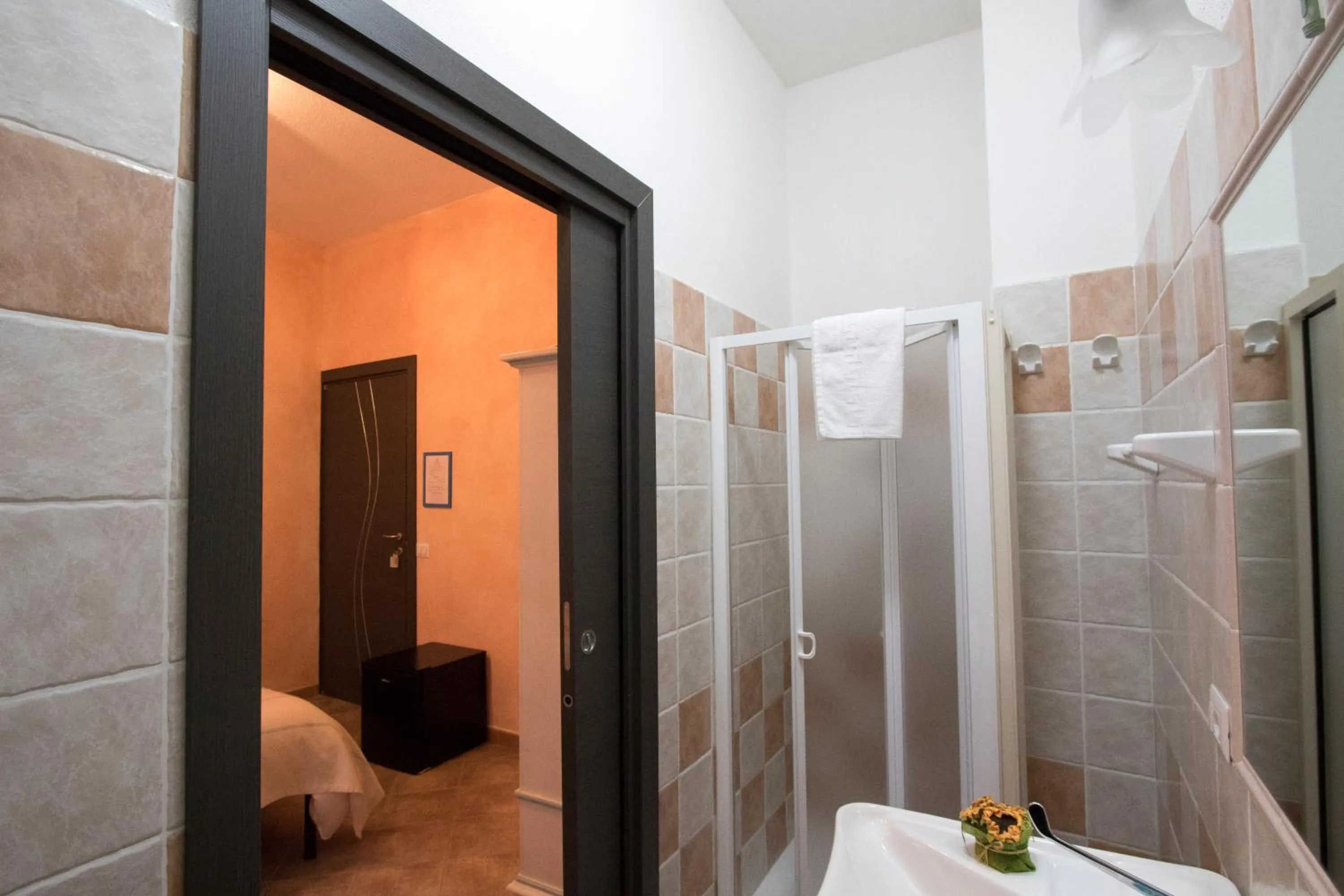 Shower in B&B Sa Lumenaria "da Raimonda"