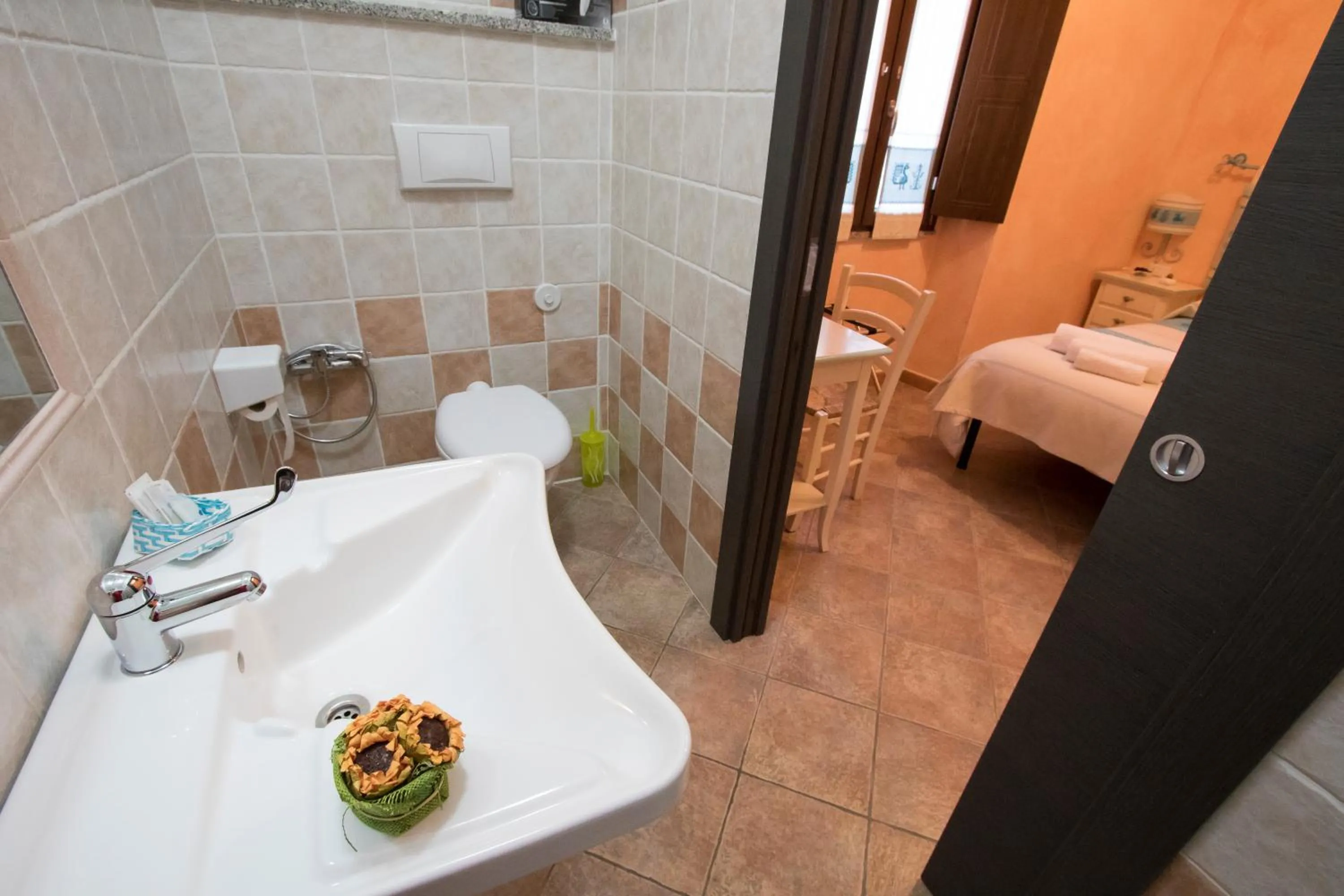 Shower in B&B Sa Lumenaria "da Raimonda"