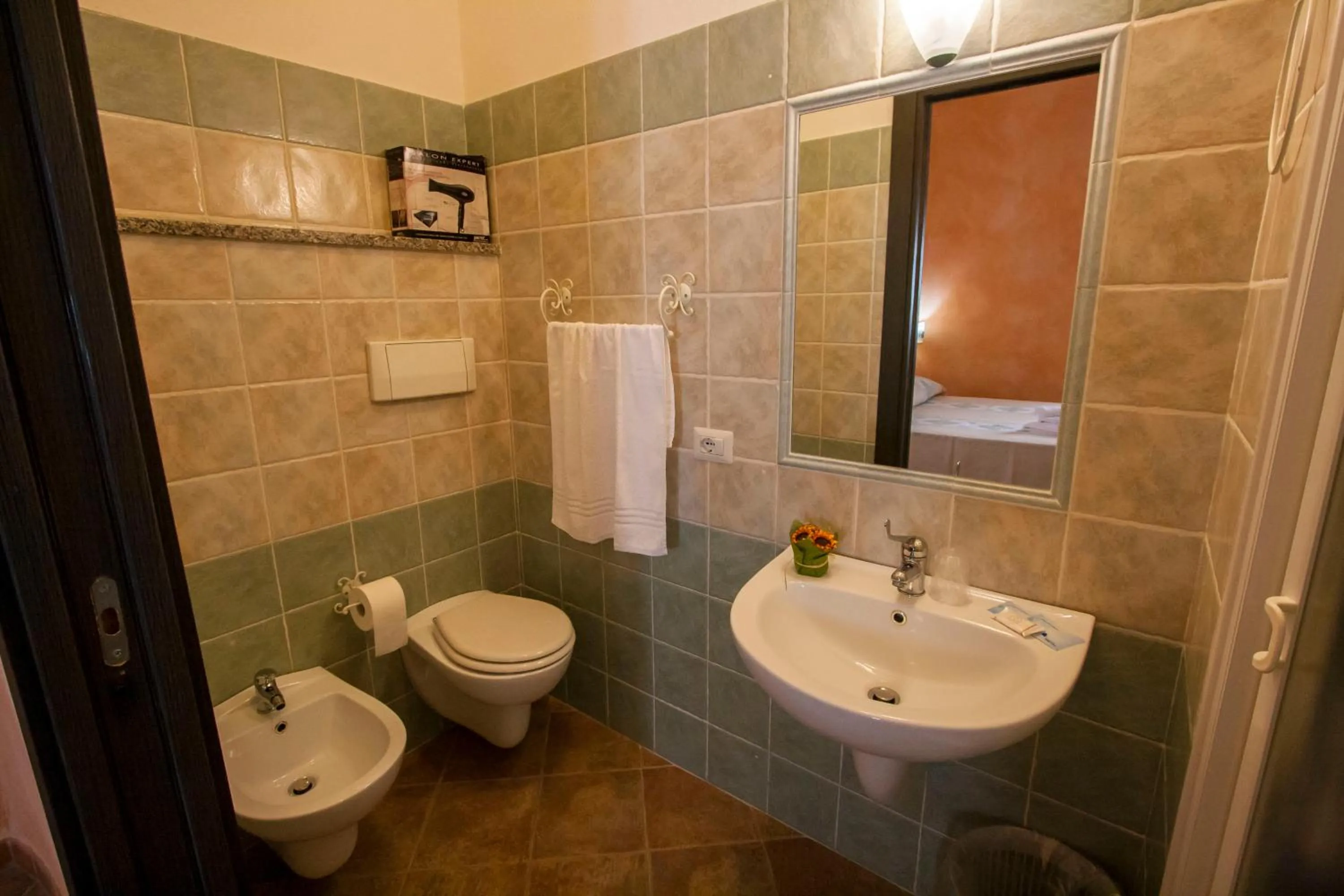 Bathroom in B&B Sa Lumenaria "da Raimonda"