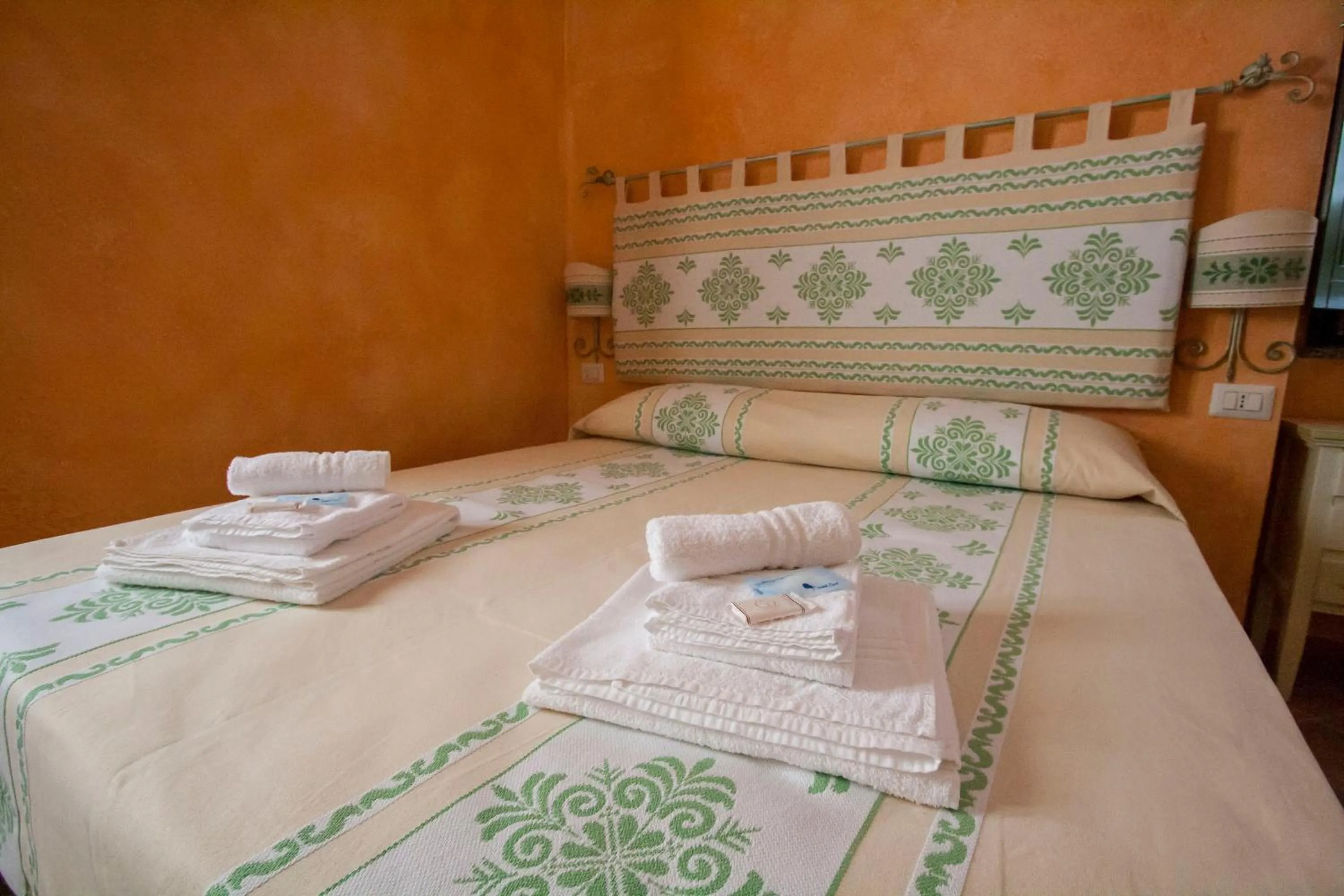 Shower in B&B Sa Lumenaria "da Raimonda"