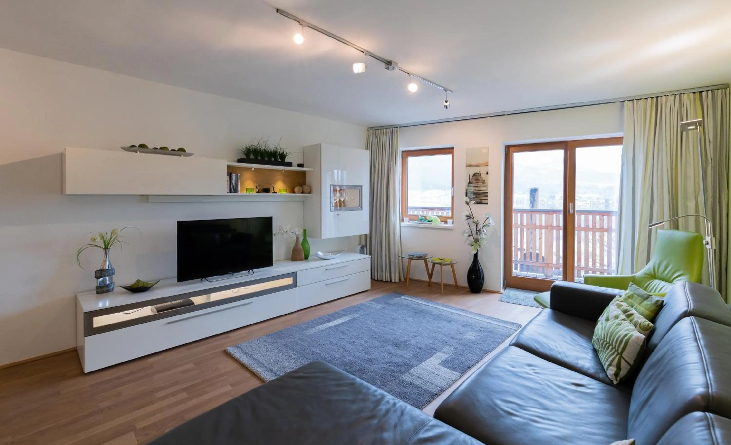 Lake View Apartment